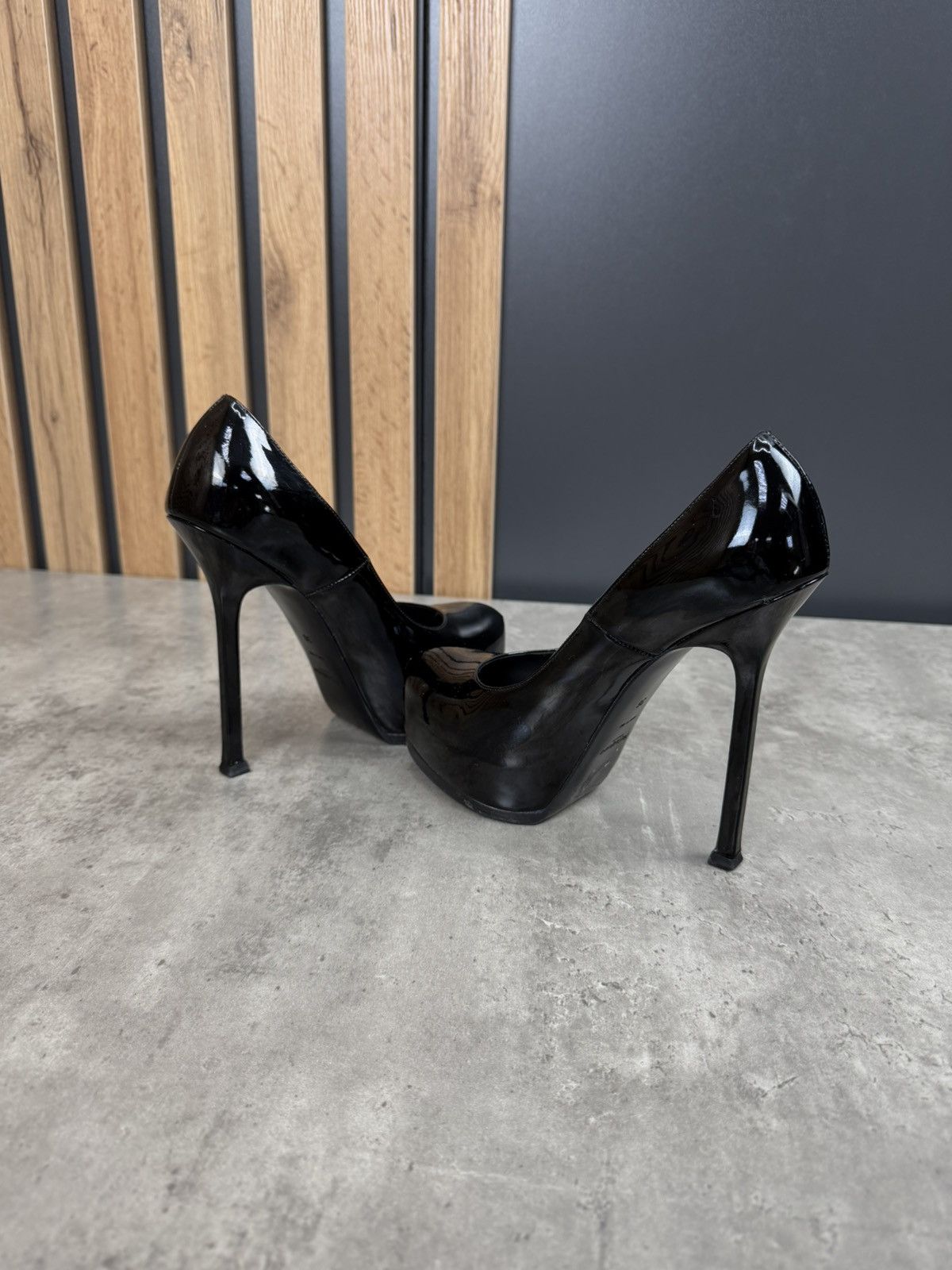 Yves Saint Laurent Yves Saint Laurent Black Patent Platform Heels Size 36 Size US 6 / IT 36 - 8 Thumbnail