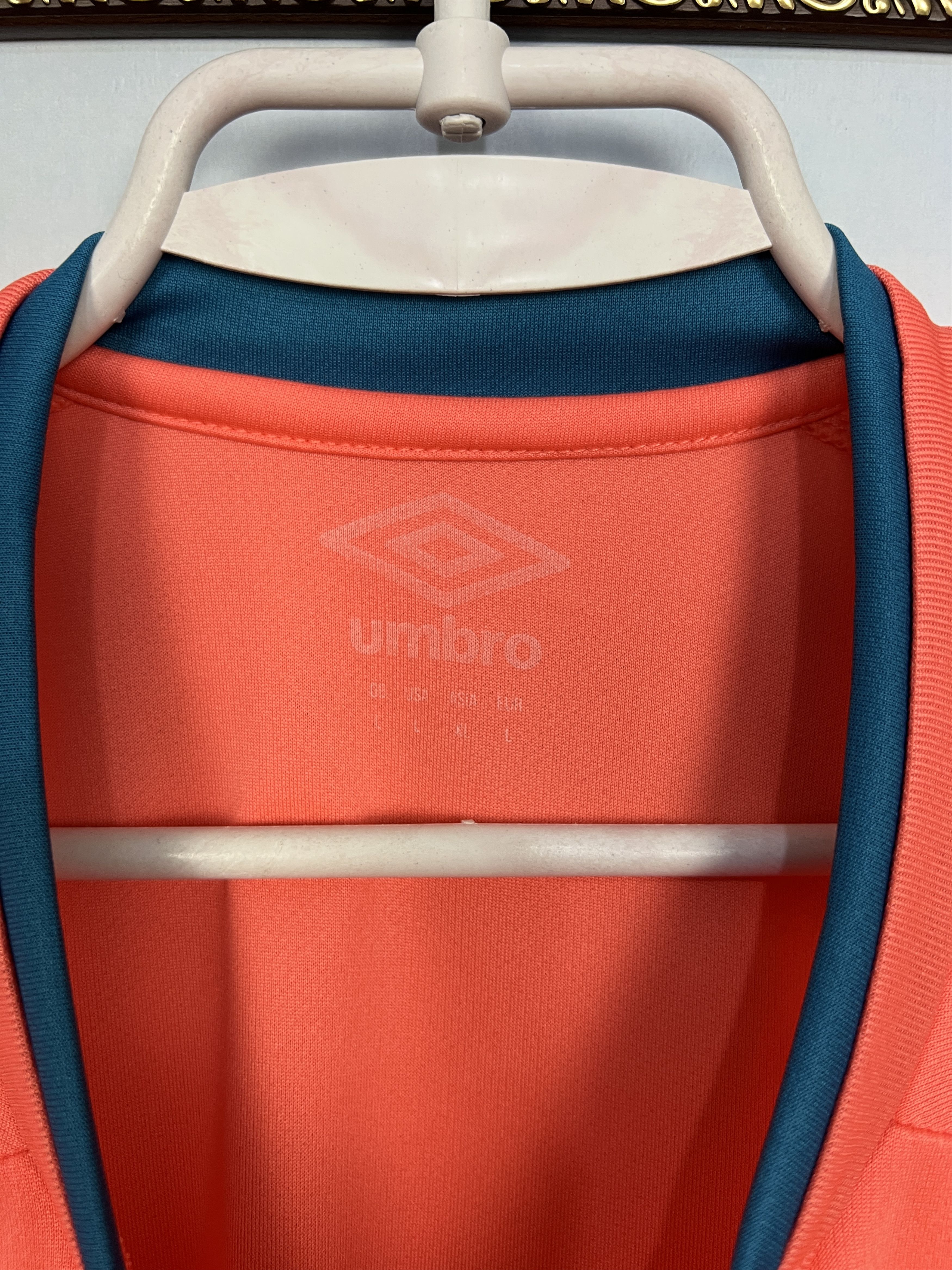 Umbro Everton Away football shirt 2019 Soccer Umbro Jersey Size US L / EU 52-54 / 3 - 5 Thumbnail