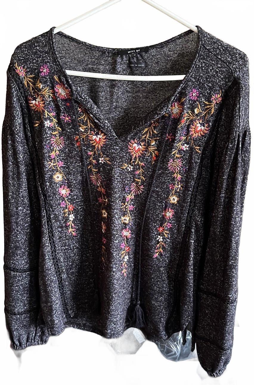 Designer Miss Me Stylish Embroidered Pullover Top - Size M Size M / US 6-8 / IT 42-44 - 1 Thumbnail