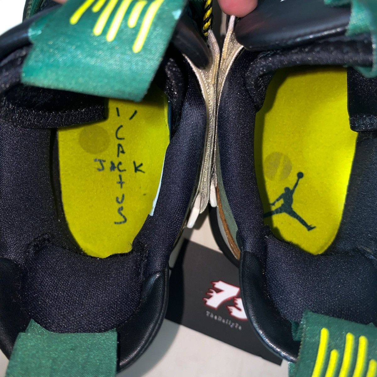 Jordan Brand × Travis Scott Nike Air Jordan × Travis Scott AJ33 UK8.5 Us9.5 Size US 9.5 / EU 42-43 - 4 Thumbnail