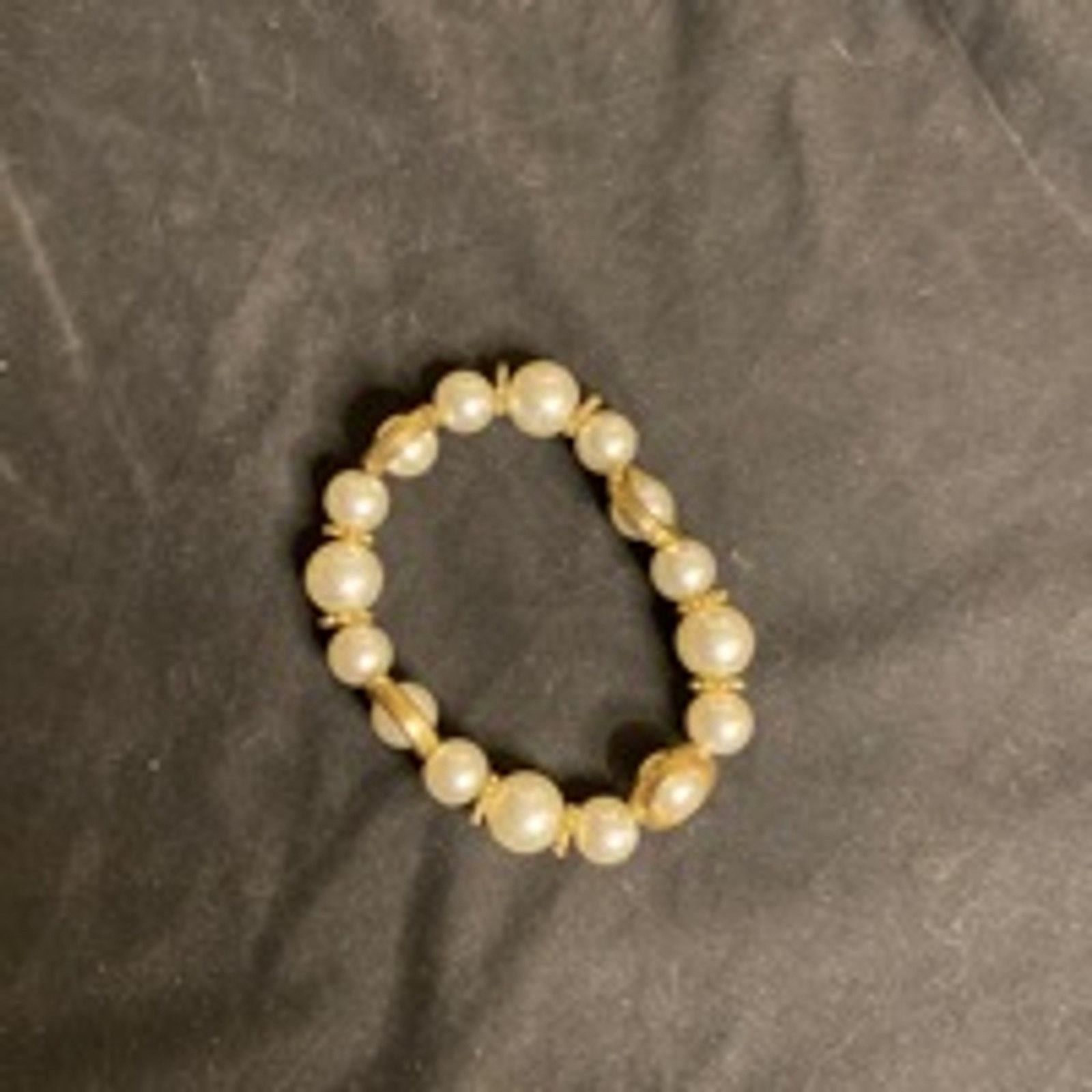Other Vintage Gold Tone Faux Pearl Stretch Bracelet Classic Beaded Size ONE SIZE - 3 Thumbnail