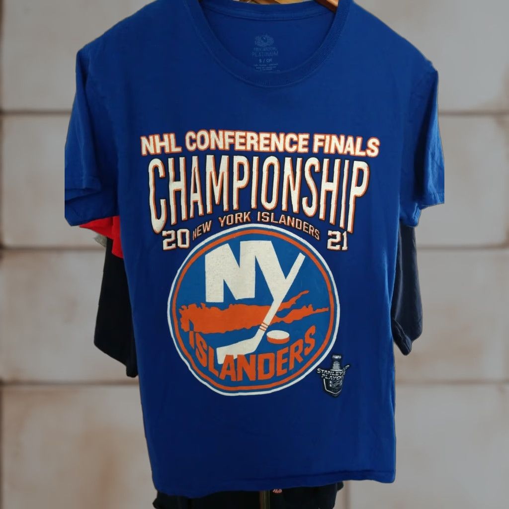 Fruit Of The Loom VINTAGE New York Islanders 2021 Conference Finals Champions Tee S Blue Men Shirt Back All Players on Back front back print Sports Mens S Size US S / EU 44-46 / 1 - 1 Thumbnail