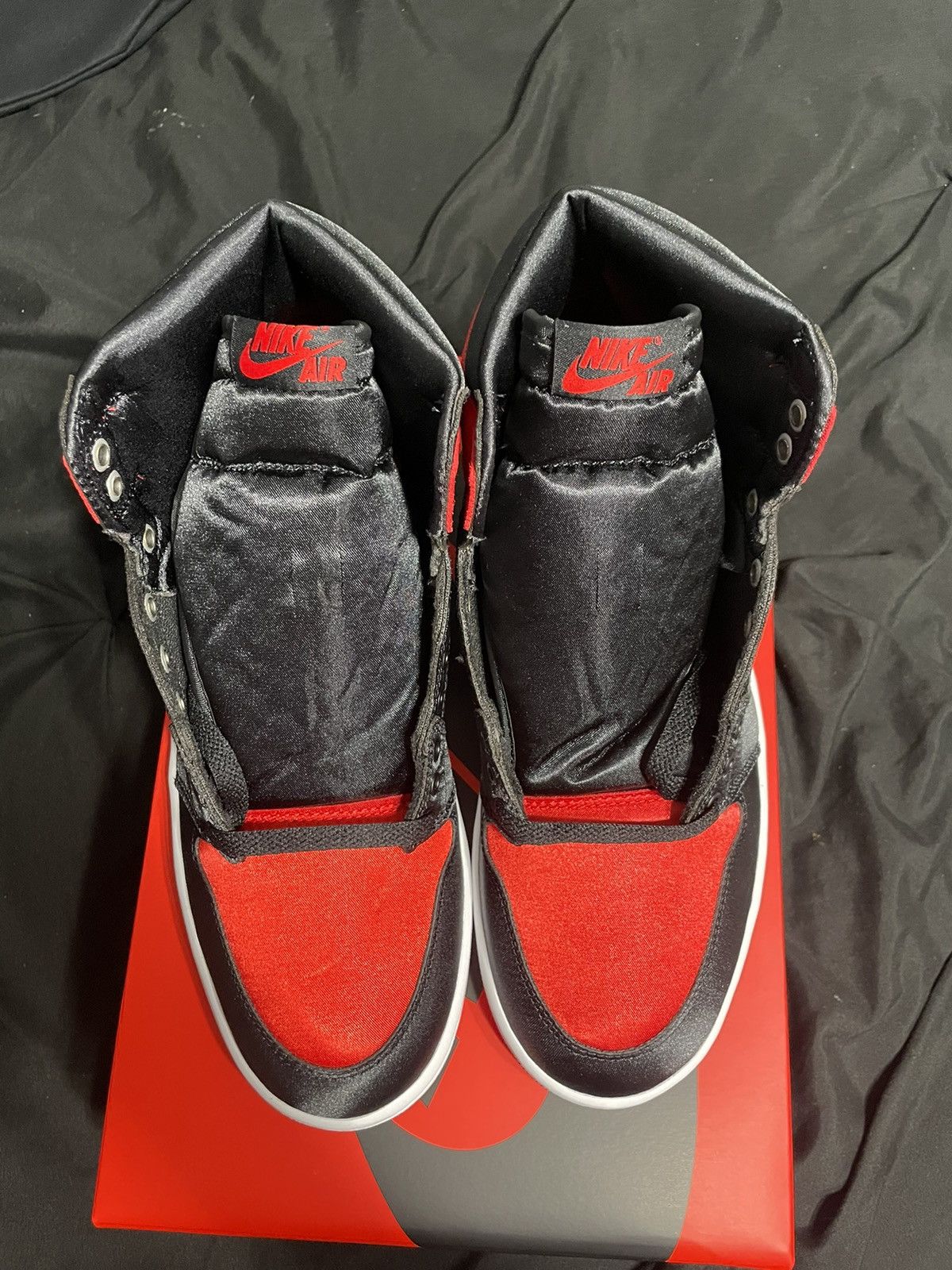 Jordan Brand × Nike Jordan 1 Satin Bred Size US 9 / EU 42 - 2 Thumbnail