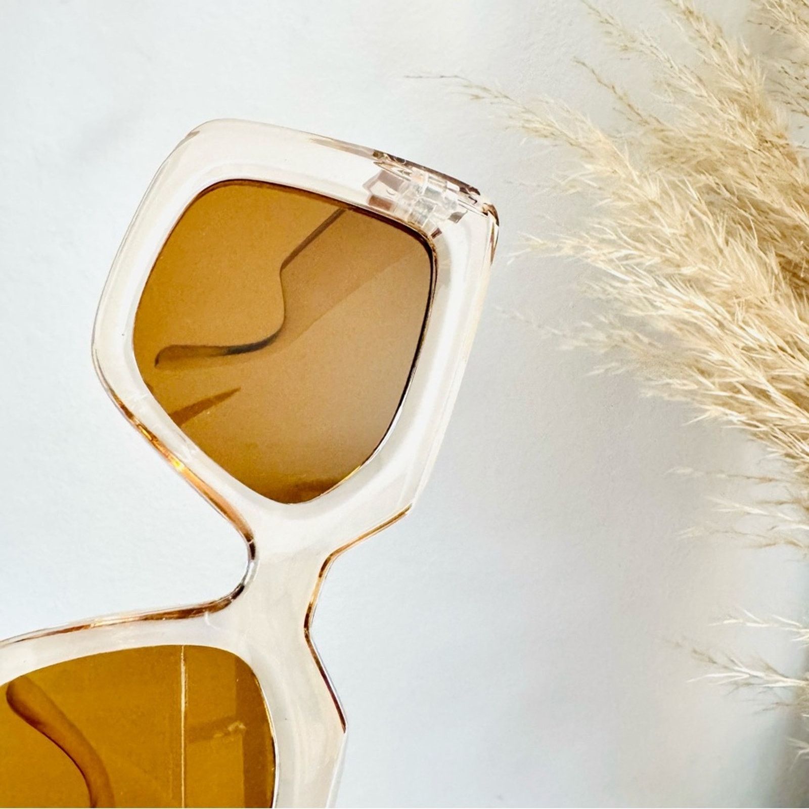 Nordstrom NEW NORDSTROM Clear Brown $78 Oversized Plastic Sunglasses Size ONE SIZE - 10 Thumbnail