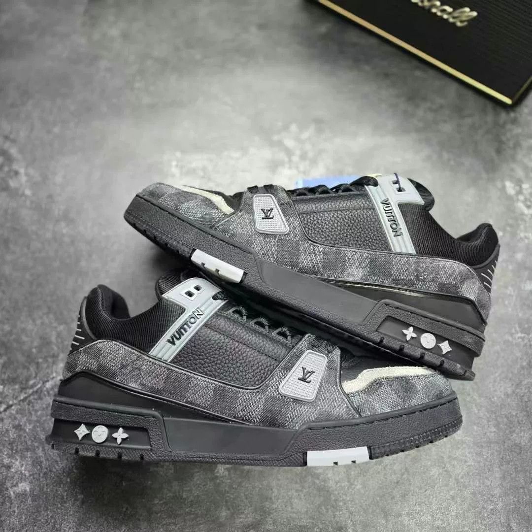 Louis Vuitton Louis Vuitton Training Gray Lowtop Sneakers 42 Men Size US 9 / EU 42 - 1 Thumbnail