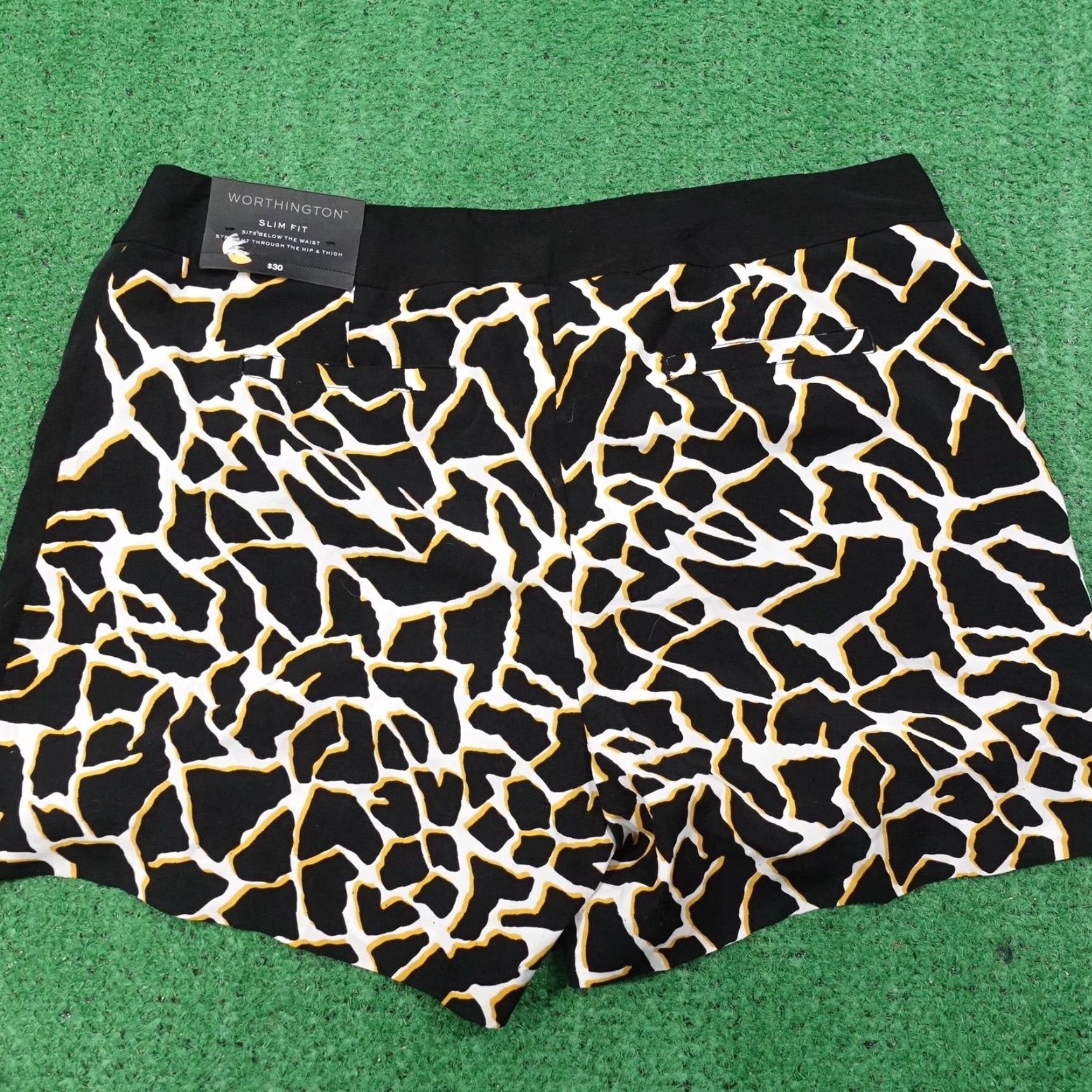 Worthington Worthington Skimmer Shorts Womens 14 Black Gold Giraffe Animal Print Slim Fit Casual Summer Womens Size 36" / US 14 / IT 50 - 3 Thumbnail
