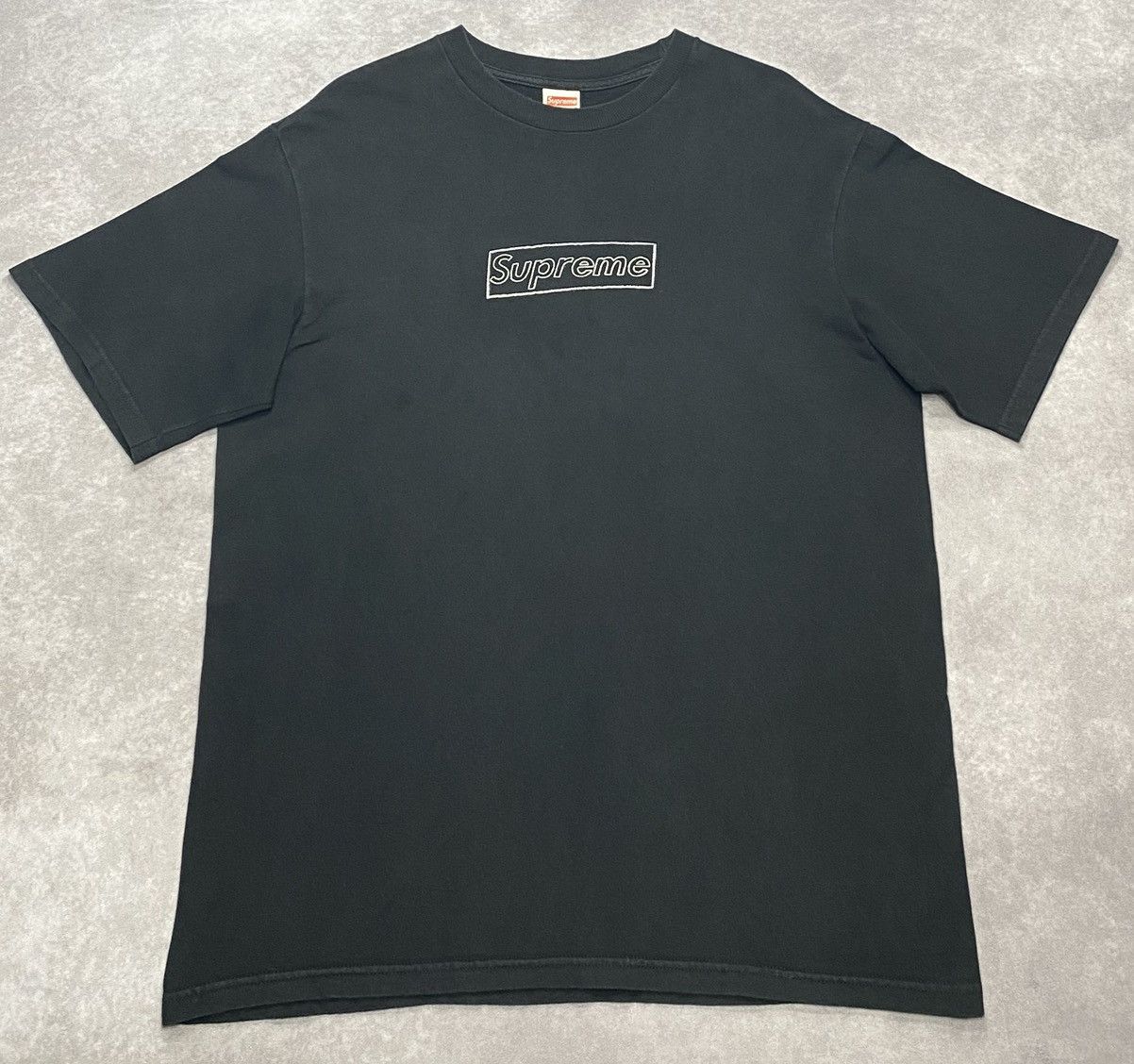 Kaws × Supreme Supreme Kaws Chalk Box Logo Tee Black Size US L / EU 52-54 / 3 - 1 Thumbnail