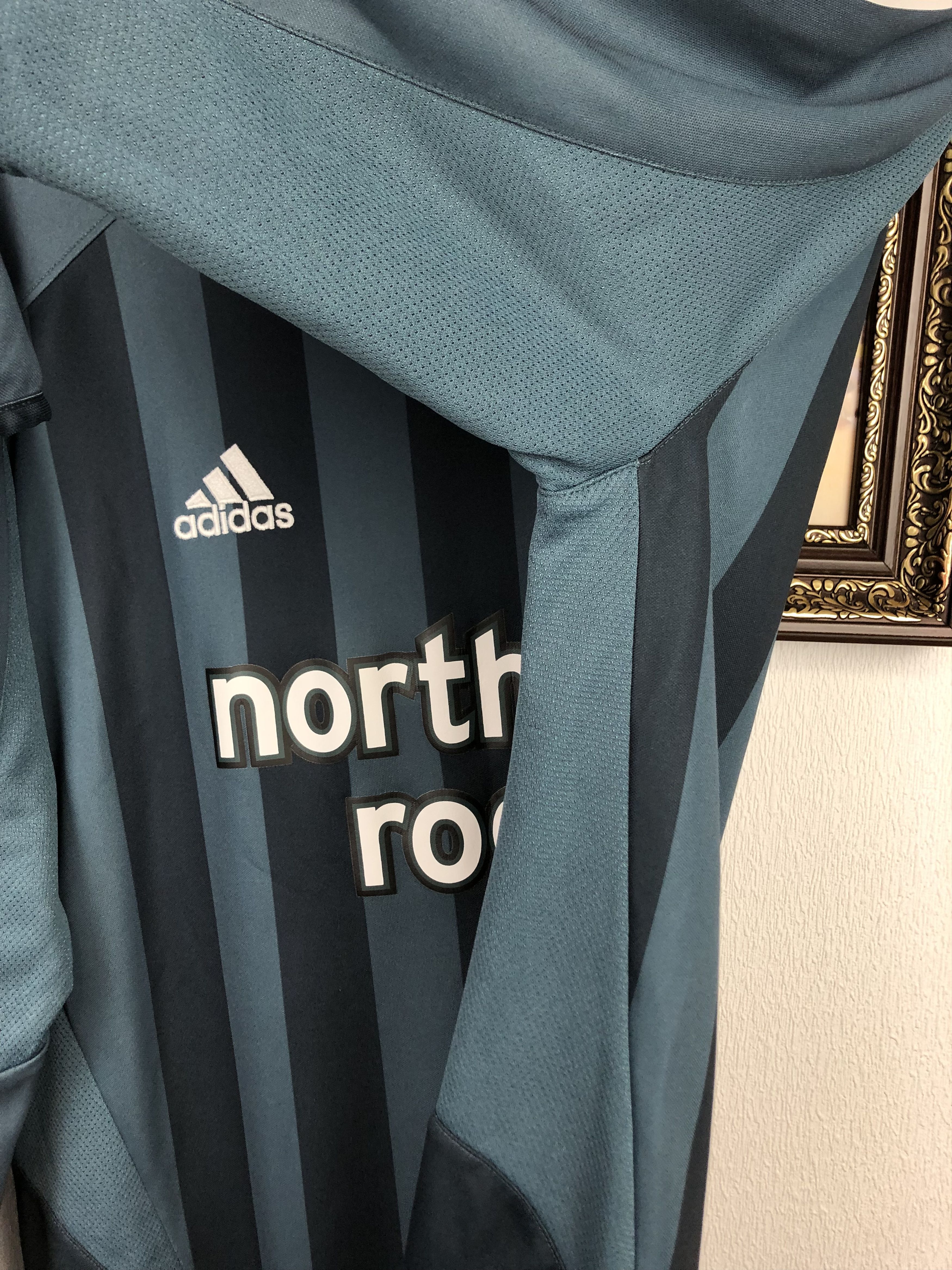 Adidas Newcastle football shirt 2005 Soccer Jersey Sleeve Adidas Size US L / EU 52-54 / 3 - 7 Thumbnail
