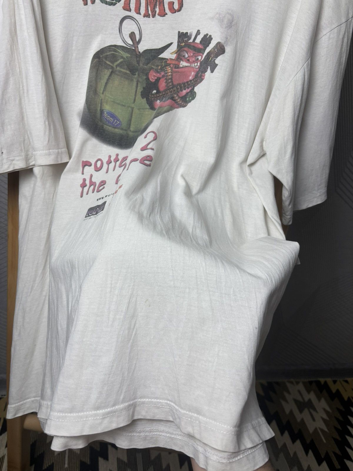 Vintage Vintage 90s Worms 2 Rotten 2 Microsoft game T-Shirt XL Size US XL / EU 56 / 4 - 6 Thumbnail