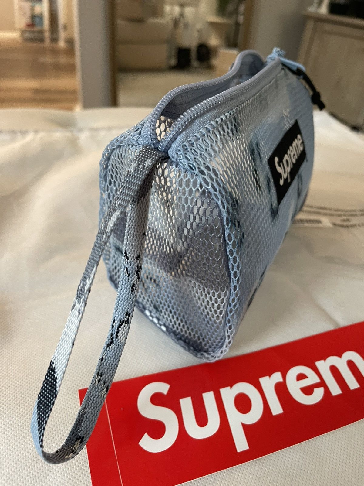 Supreme SUPREME MESH POUCH NWT Size ONE SIZE - 3 Thumbnail