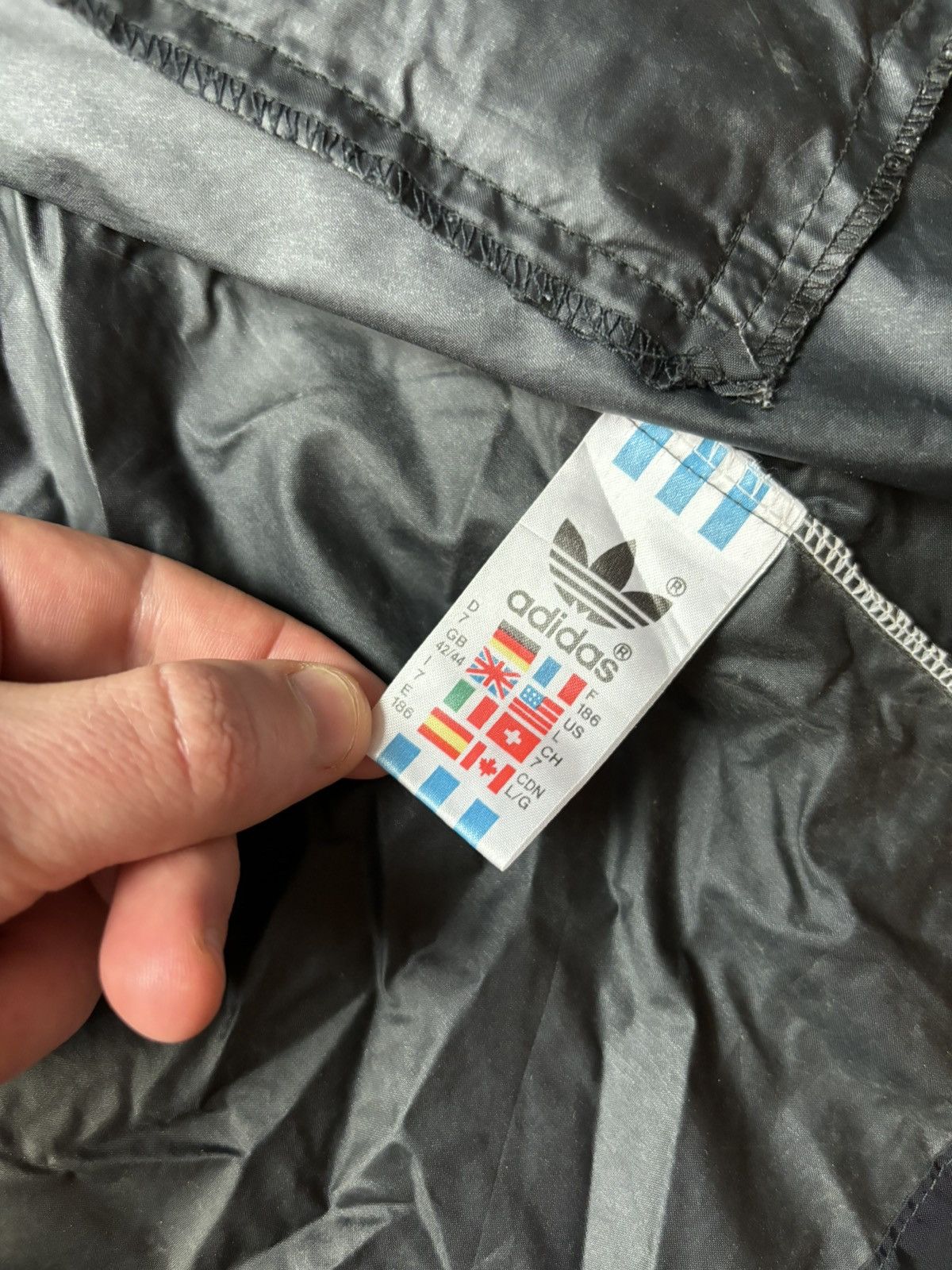 Adidas mens Adidas Originals Vintage Windbreaker jacket L Size US L / EU 52-54 / 3 - 5 Thumbnail