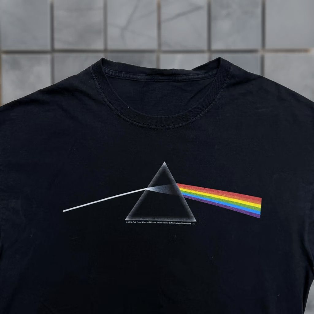 Vintage VINTAGE Pink Floyd Dark Side Of The Moon Shirt Mens Large Black Prism Graphic Band Tee Size US L / EU 52-54 / 3 - 1 Thumbnail
