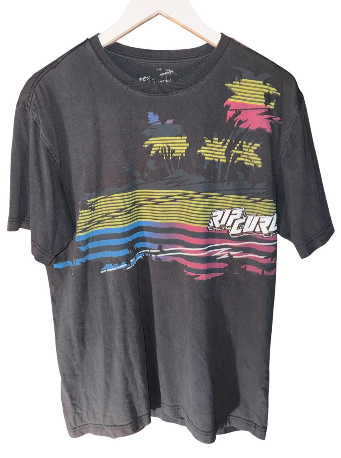 Ripcurl VTG Y2K 90s RipCurl Surfer Beach T-Shirt Rare Colorful Sz L Size US L / EU 52-54 / 3 - 1 Thumbnail