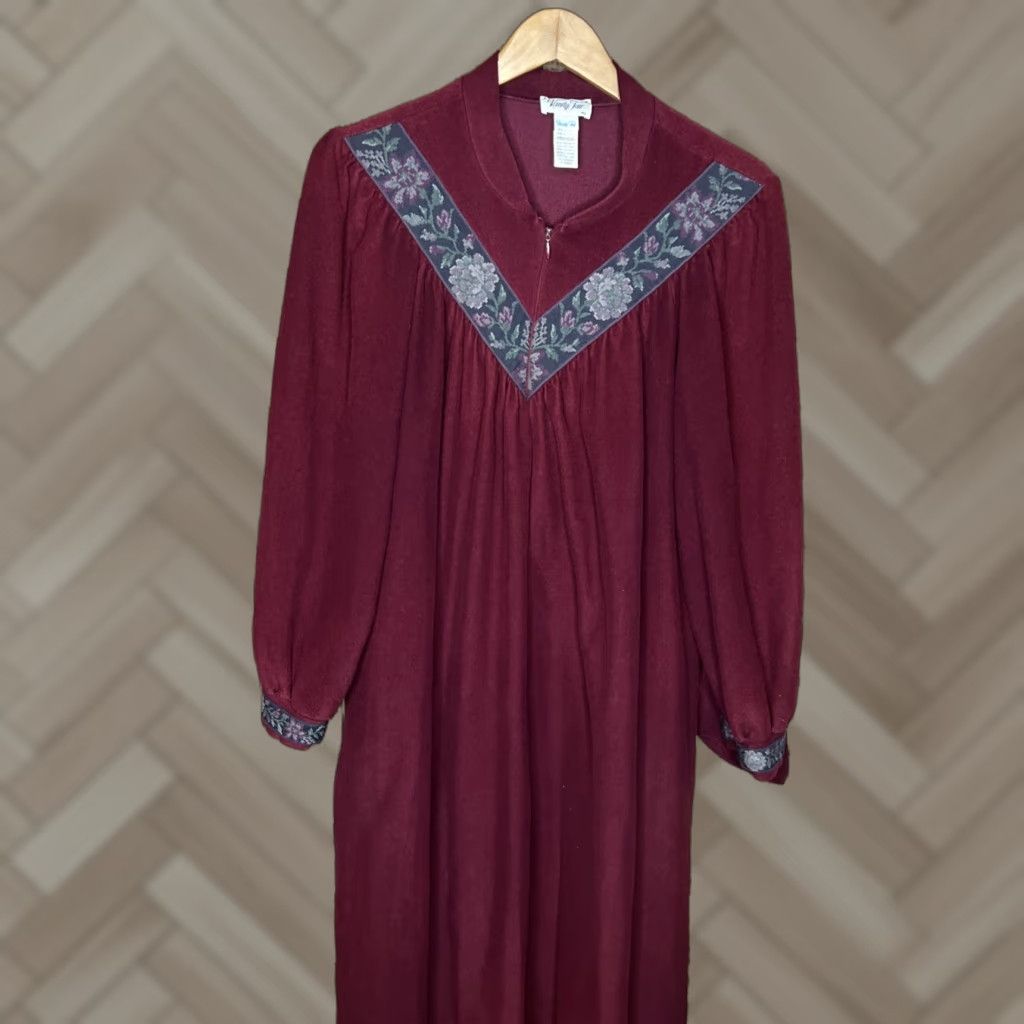 Vintage VINTAGE Vanity Fair Gown Night Maroon Embroidered Velour Kimono 3/4 Sleeve XL Women's Size XL / US 12-14 / IT 48-50 - 1 Thumbnail