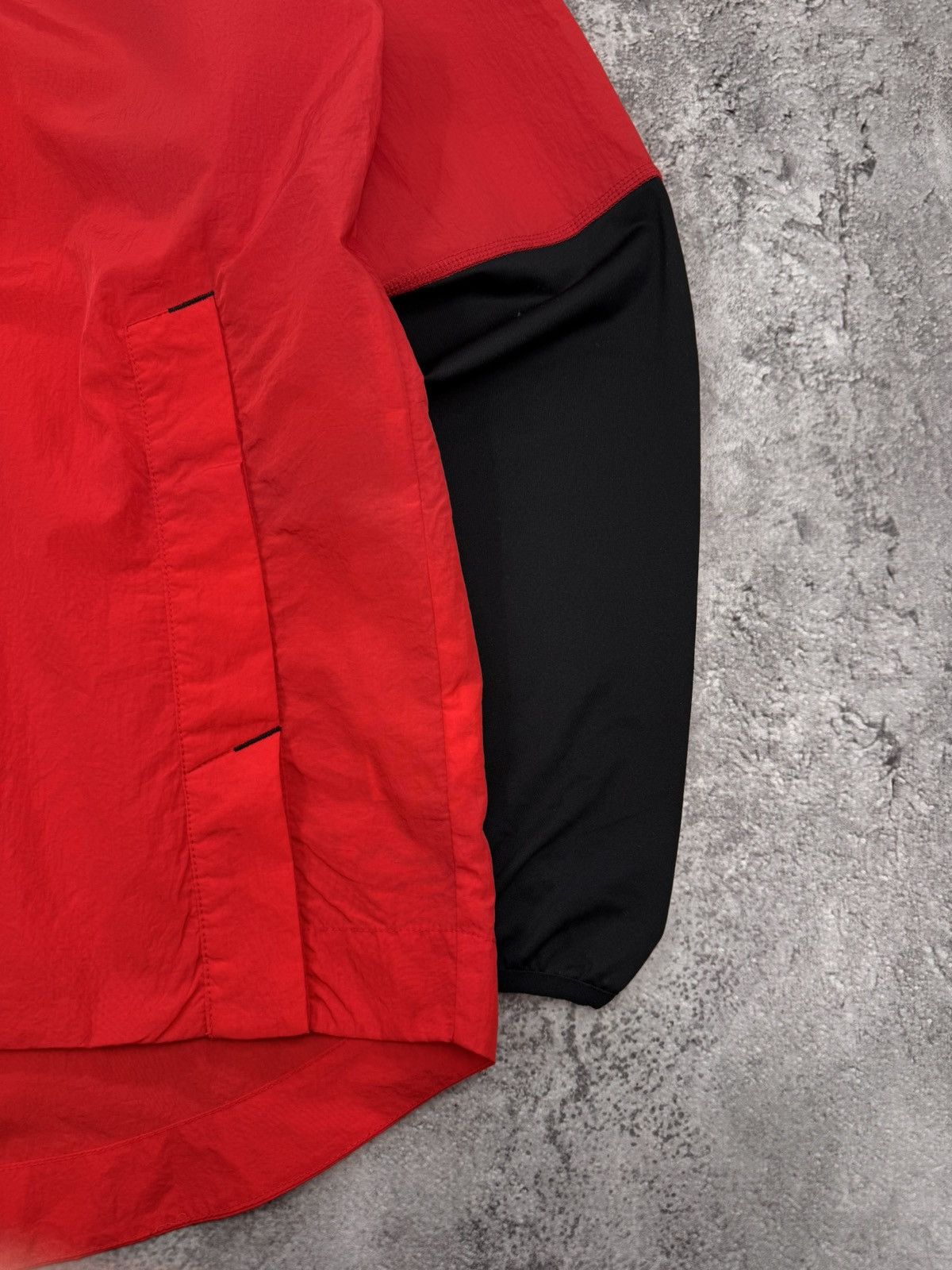 Nike Nike Men Nylon Hooded Windbreaker Red/Black Size L Size US L / EU 52-54 / 3 - 2 Thumbnail