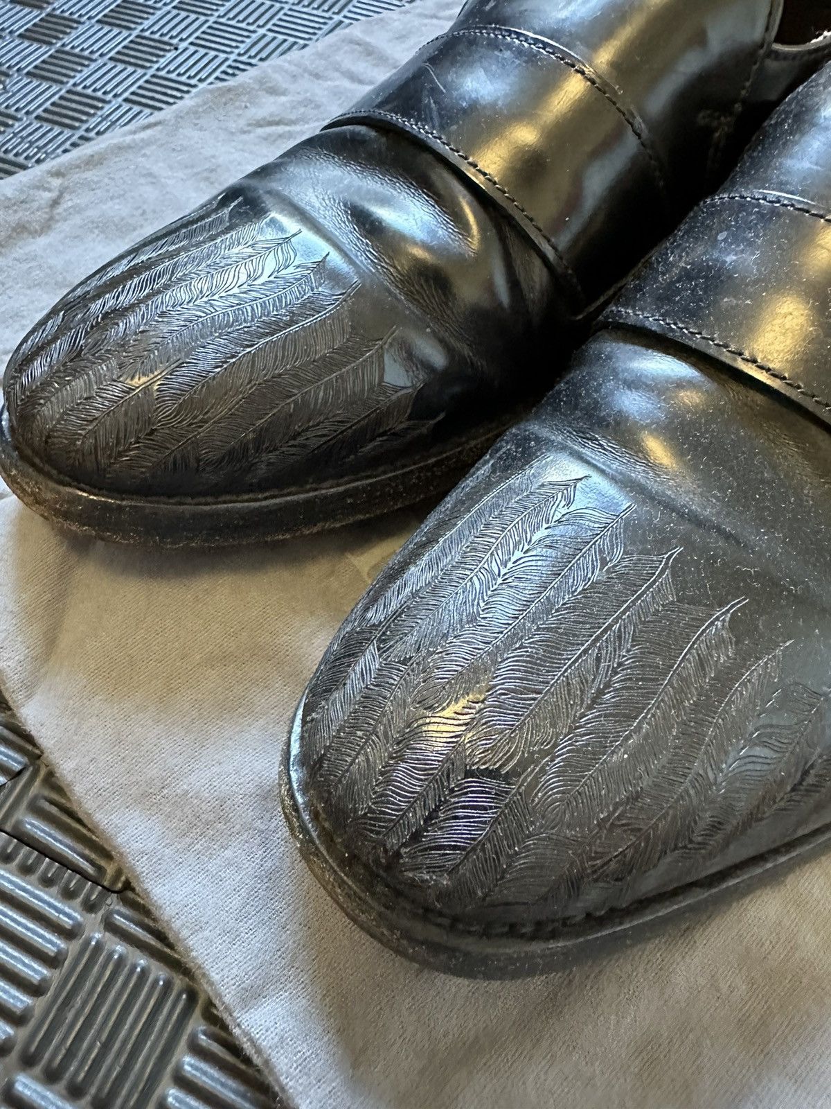 Alexander McQueen Black feather etched Alexander McQueen loafers Size US 9 / EU 42 - 2 Thumbnail