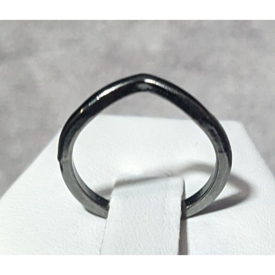 Other Minimalist Slight Chevron Silver Gunmetal Tone Ring Size 6 Size ONE SIZE - 4 Thumbnail