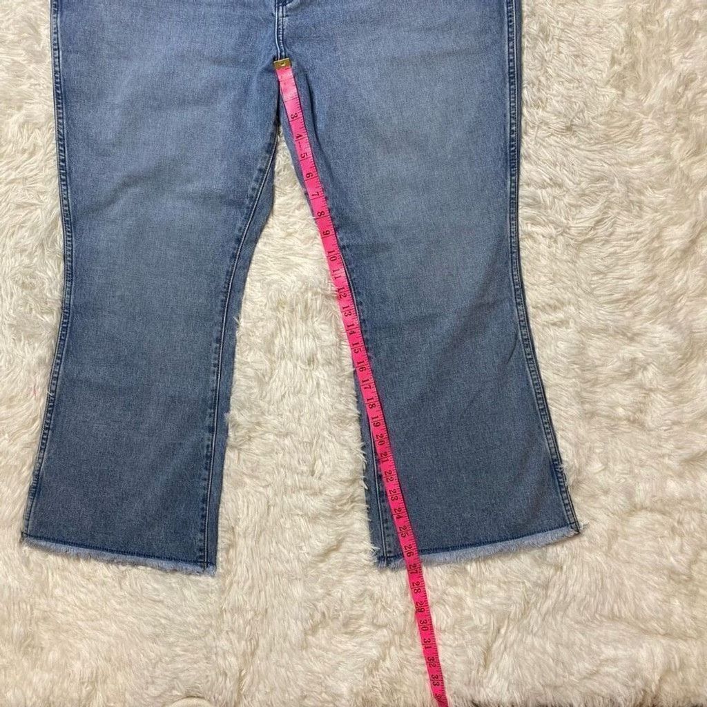 Wrangler Wrangler Wrock High Rise Kicked Flare Jean Raw Hem 35x27 NEW Size 35" - 4 Thumbnail
