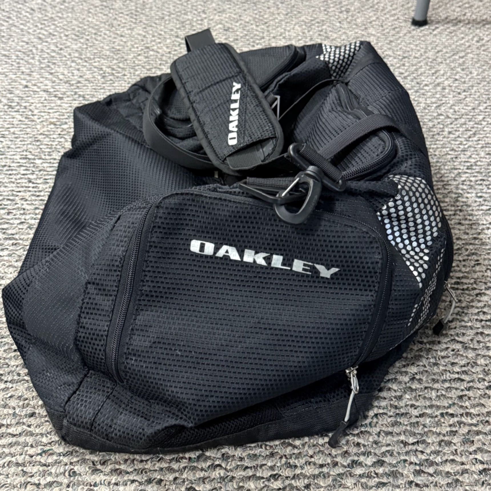 Oakley VINTAGE Oakley Duffle Bag Crossbody Strap 90s Luggage Weekender Black Nylon Polyester Canvas Large Mens Bags Size ONE SIZE - 5 Thumbnail
