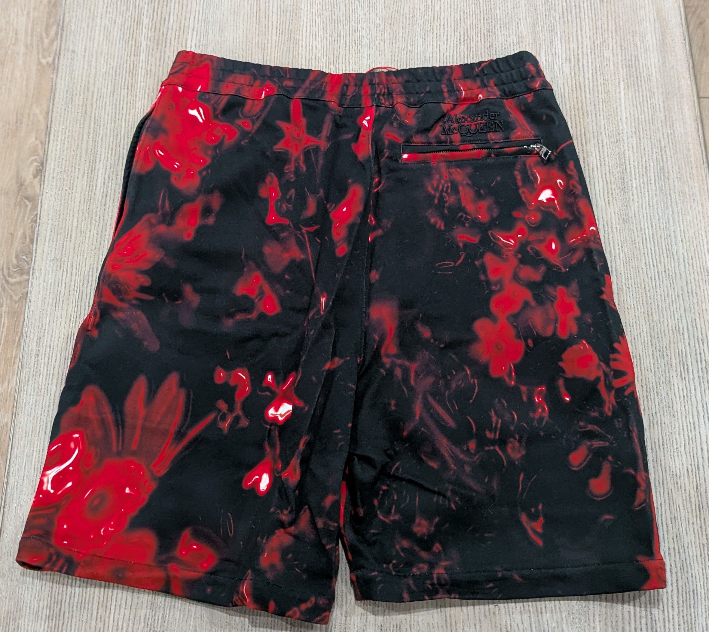 Alexander McQueen Alexander McQueen Floral Cotton Sweat Shorts Red/Black XL Size US 36 / EU 52 - 4 Thumbnail