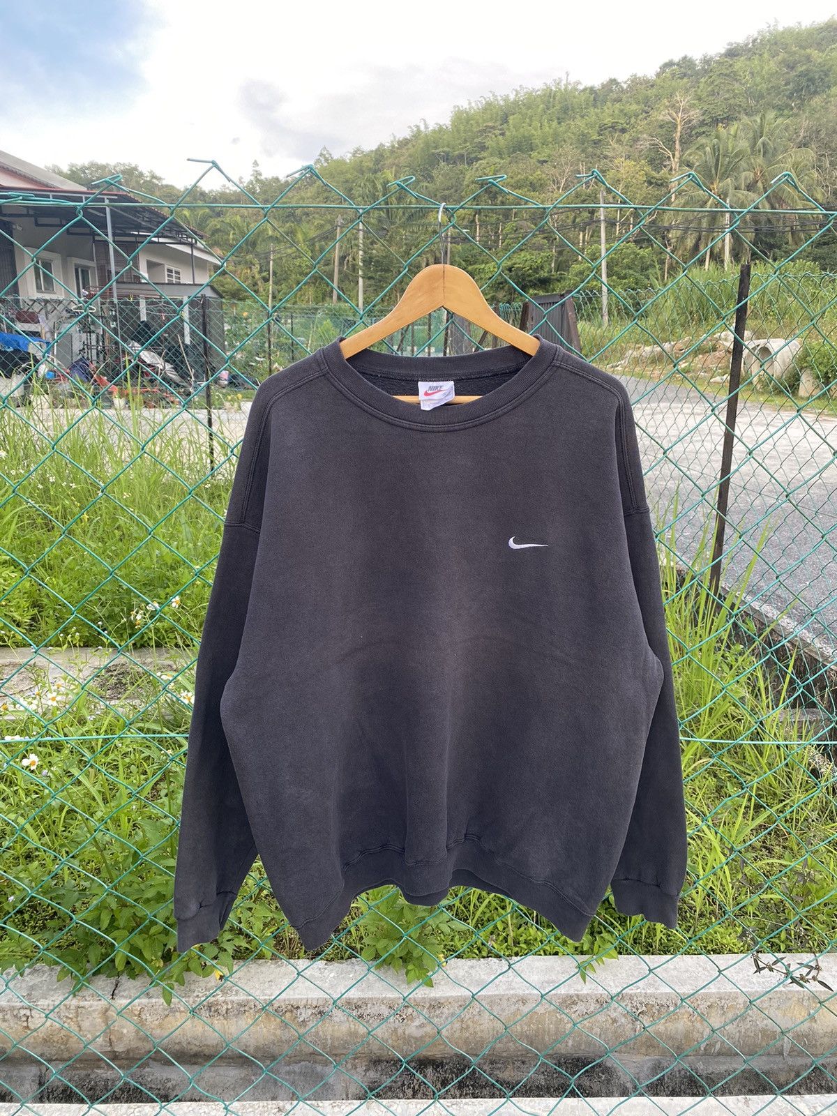 Nike Distressed Vintage Nike Baggy Sweatshirt Size US XL / EU 56 / 4 - 1 Thumbnail