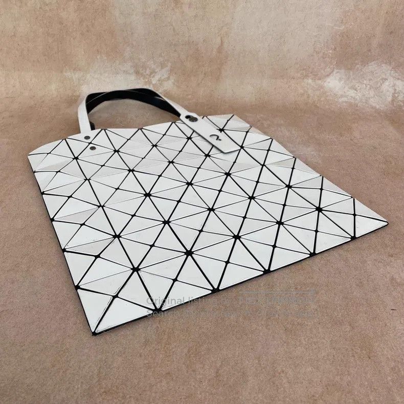 Issey Miyake Issey Miyake White Classic Quilted Tote Shoulder Bag Size ONE SIZE - 6 Thumbnail