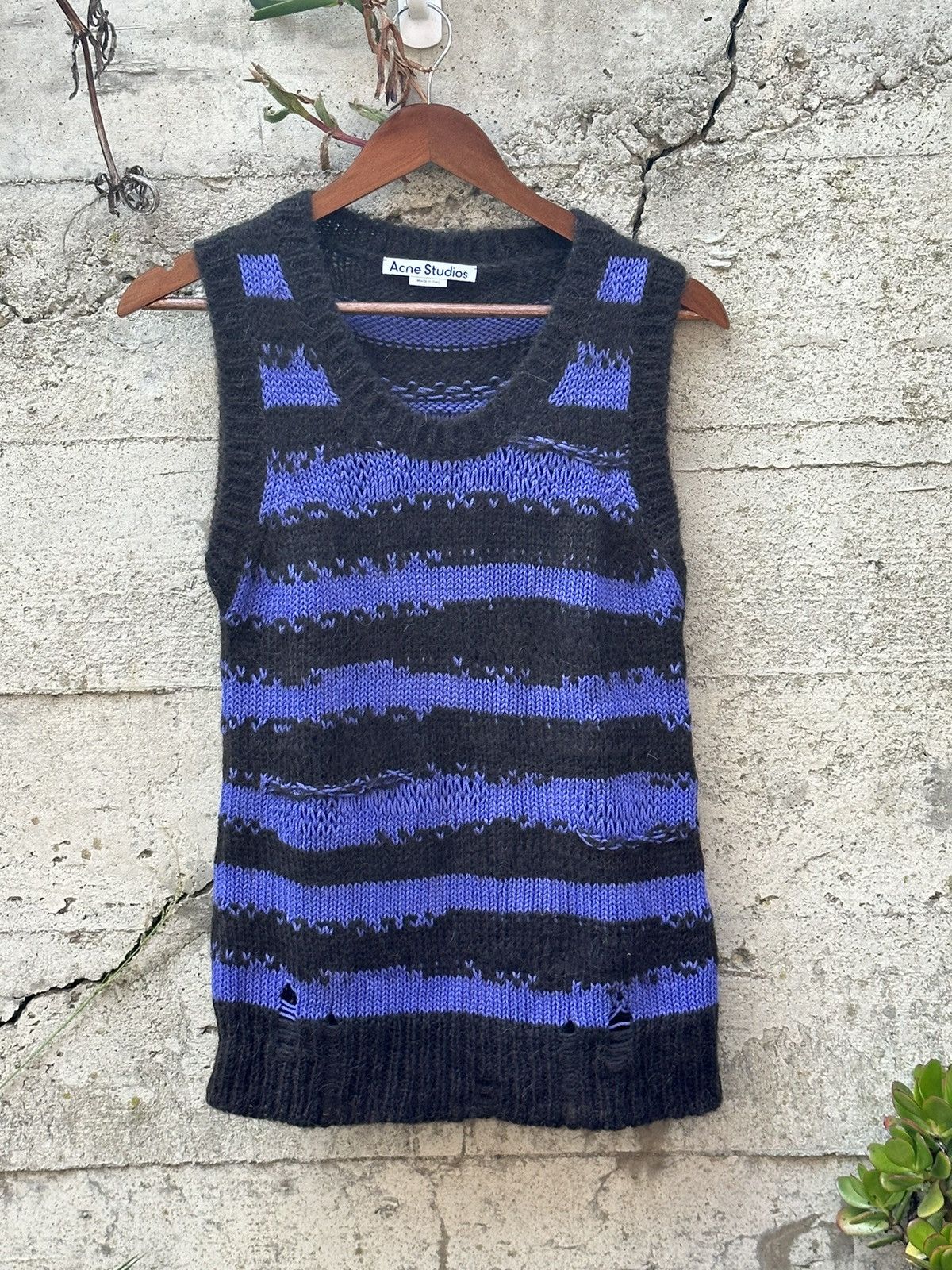 Acne Studios RARE GRAIL Acne Studios Italian distressed sweater vest Size S / US 4 / IT 40 - 2 Thumbnail