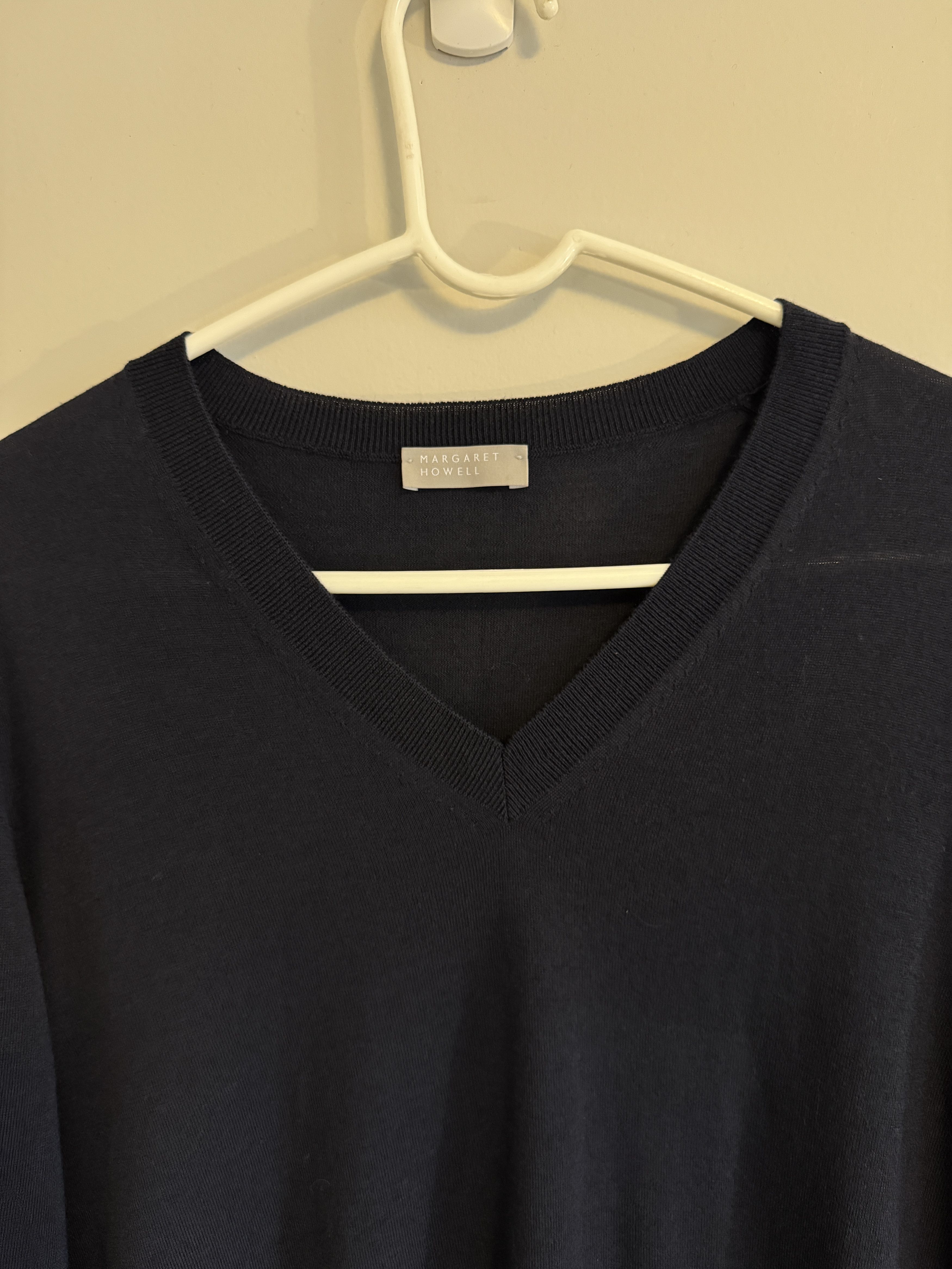 Margaret Howell Superfine Wool V Neck Sweater Navy Size US S / EU 44-46 / 1 - 2 Thumbnail
