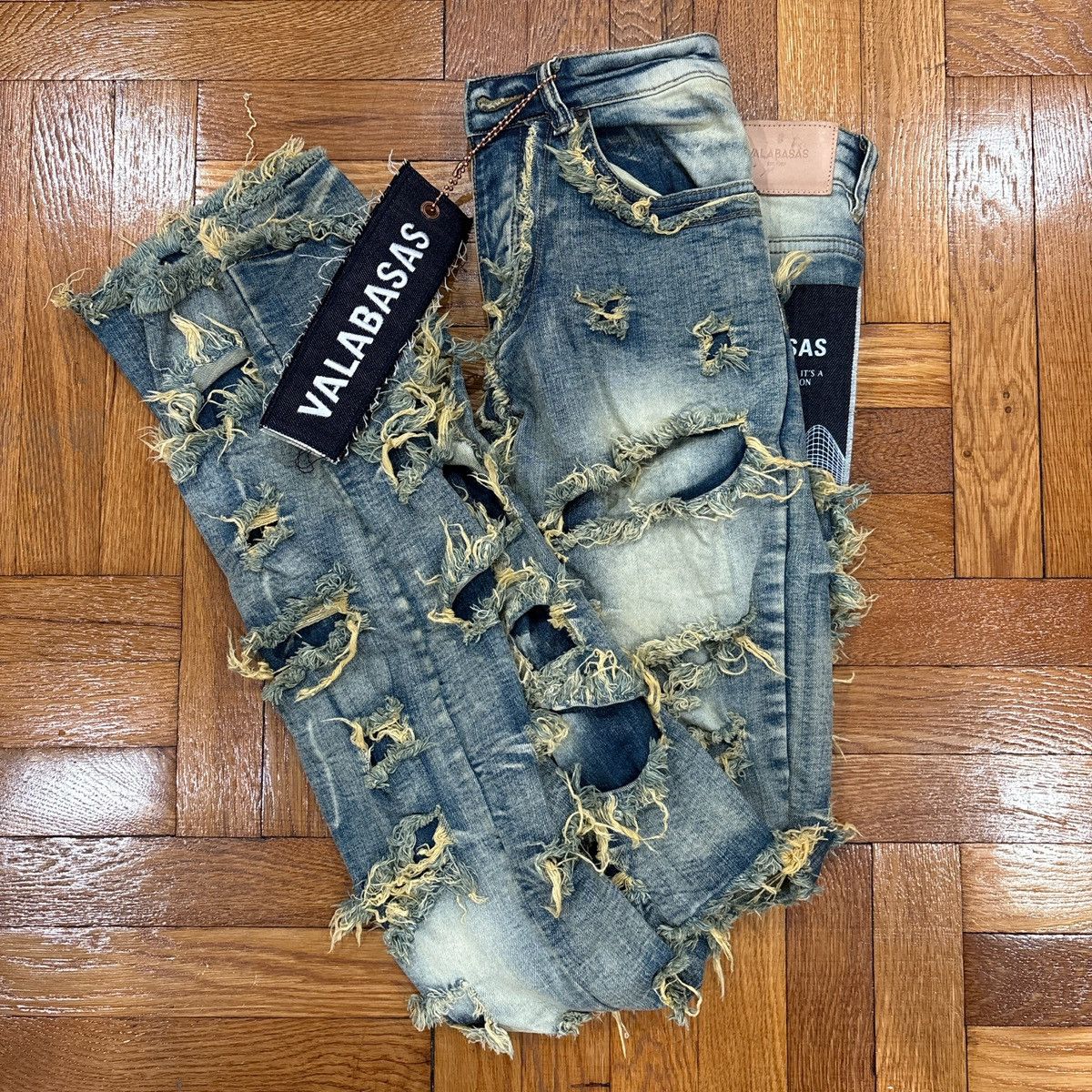 Valabasas "EYEORE” DARK VINTAGE WASH STACKED FLARE JEAN Size US 29 - 2 Thumbnail
