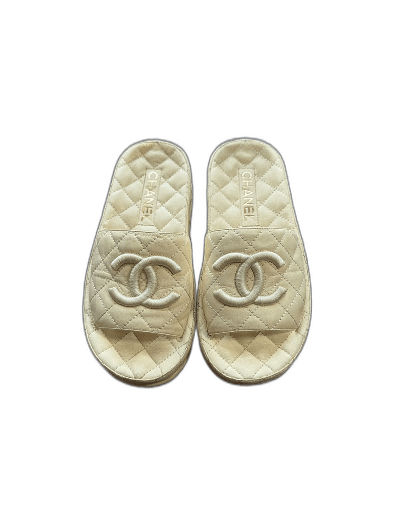 Chanel Chanel White Lambskin Slippers Size 35 -2505 Size US 5 / EU 37 - 1 Thumbnail