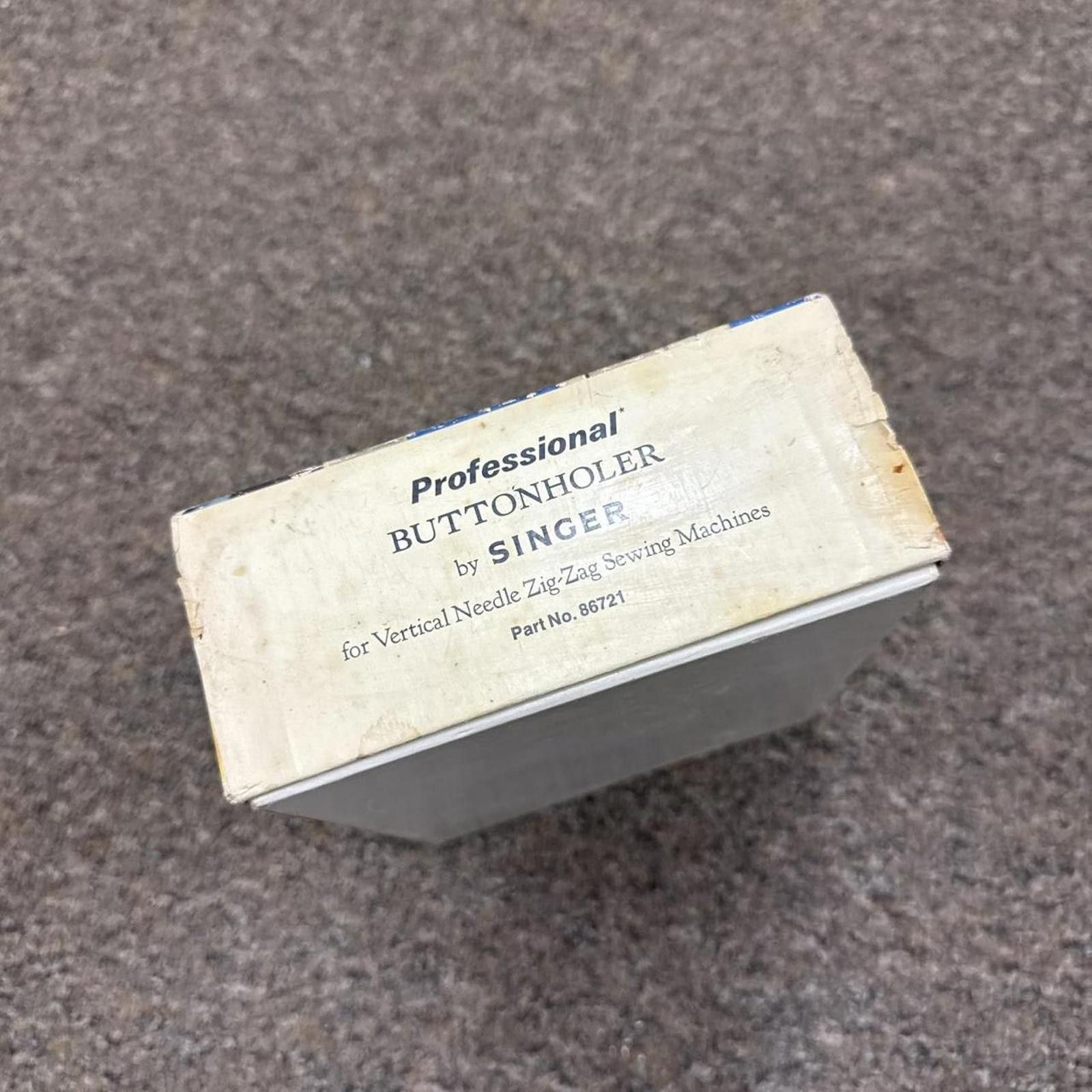 Other SINGER Professional Buttonholder in Box Size ONE SIZE - 6 Thumbnail