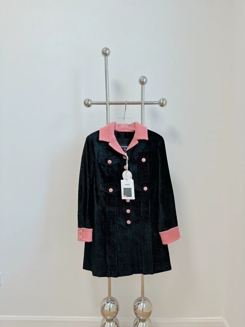 Chanel Chanel 22B black velvet long coat Size XS / US 0-2 / IT 36-38 - 1 Thumbnail