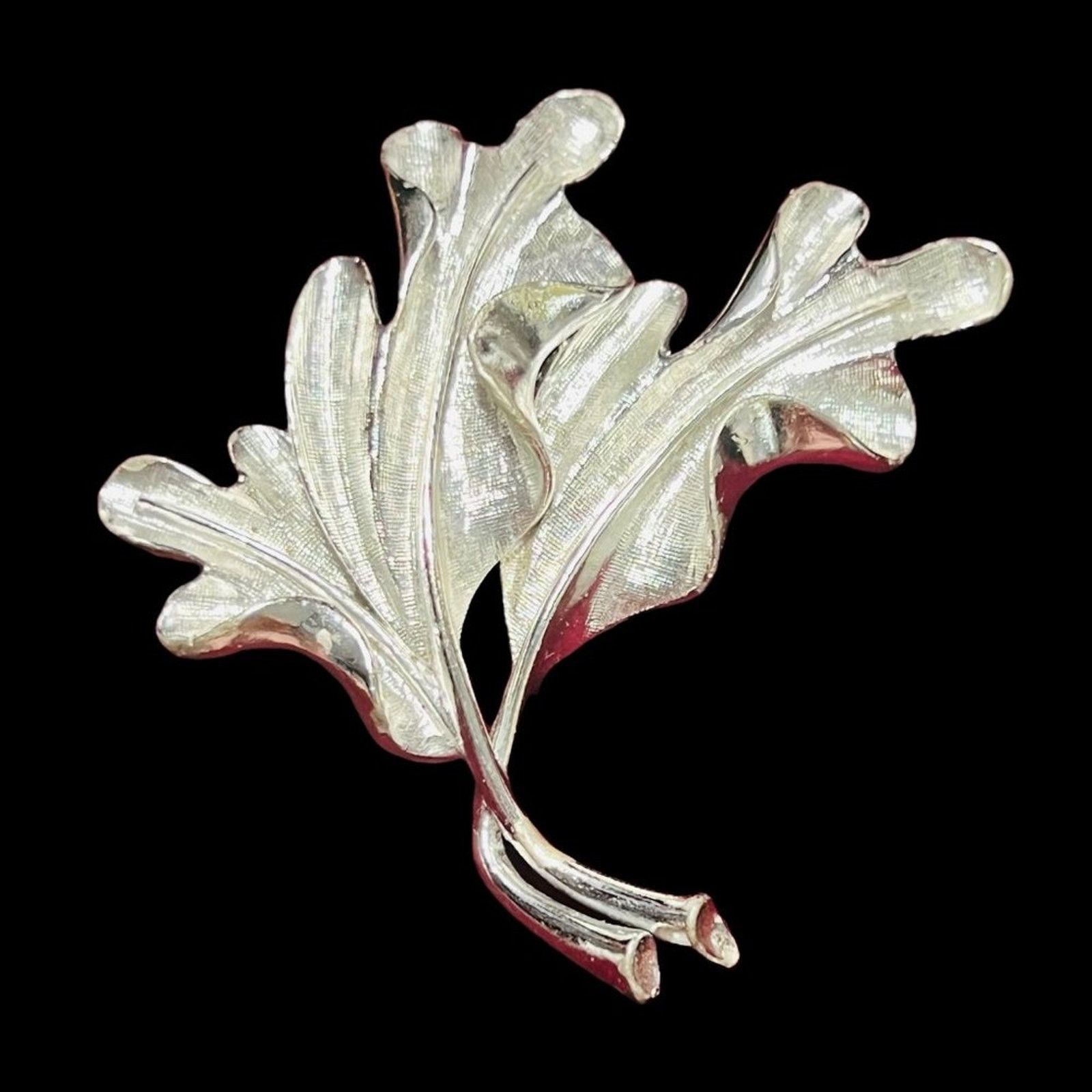 & Other Stories Vintage - Signed - Coro Silver tone Wavy Leaf Brooch Pin Size ONE SIZE - 1 Thumbnail