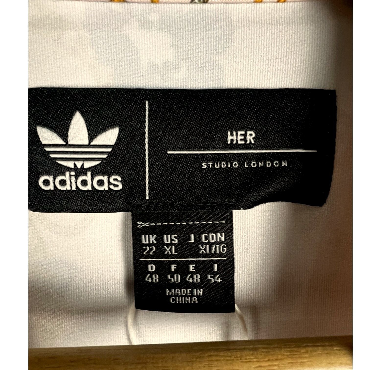 Adidas Adidas Originals Her Studio Floral Croppd XL Top-$100 retail Size M / US 6-8 / IT 42-44 - 5 Thumbnail