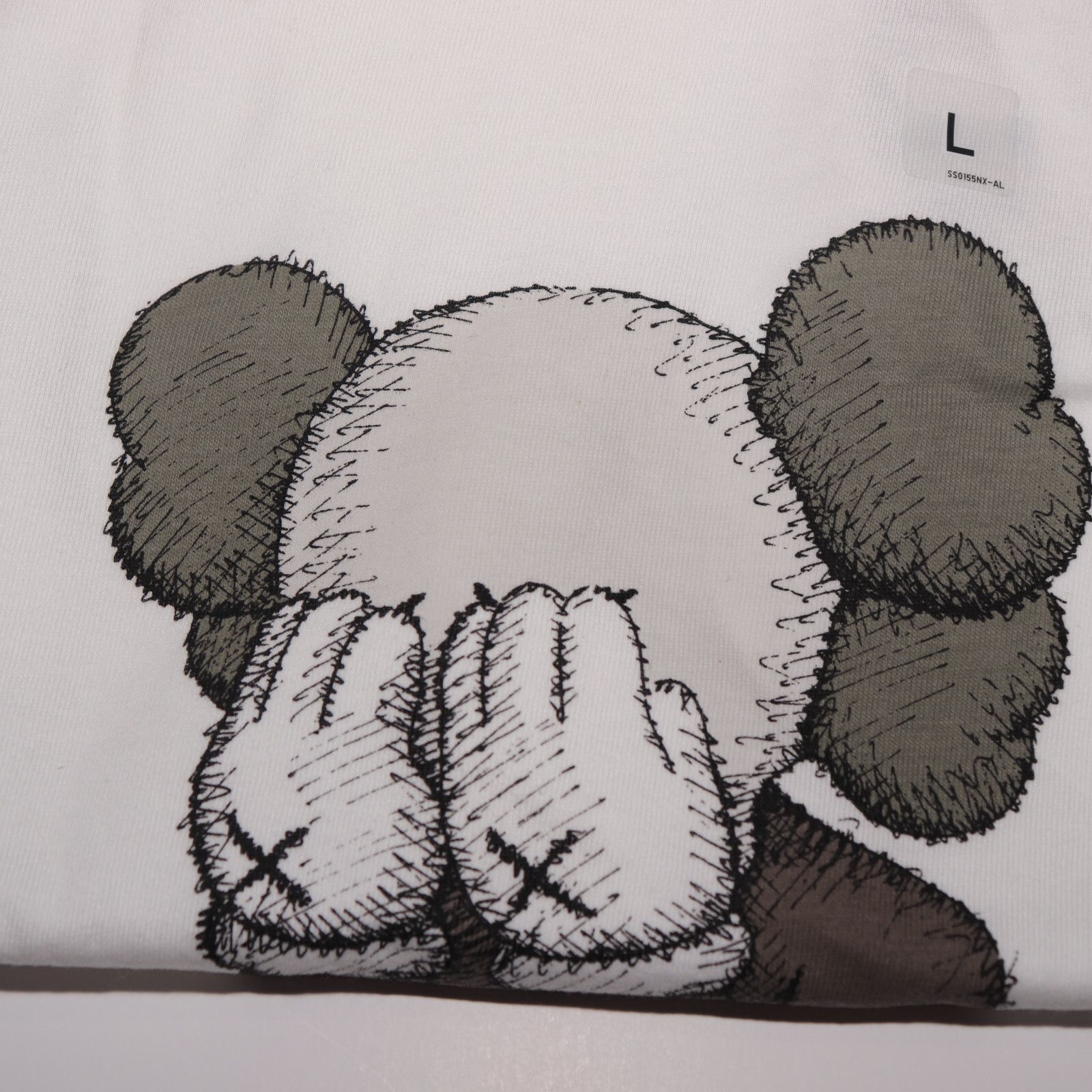 Kaws KAWS x Uniqlo Passing Through Tee Size Large Asia Sizing Wh Size US L / EU 52-54 / 3 - 3 Thumbnail