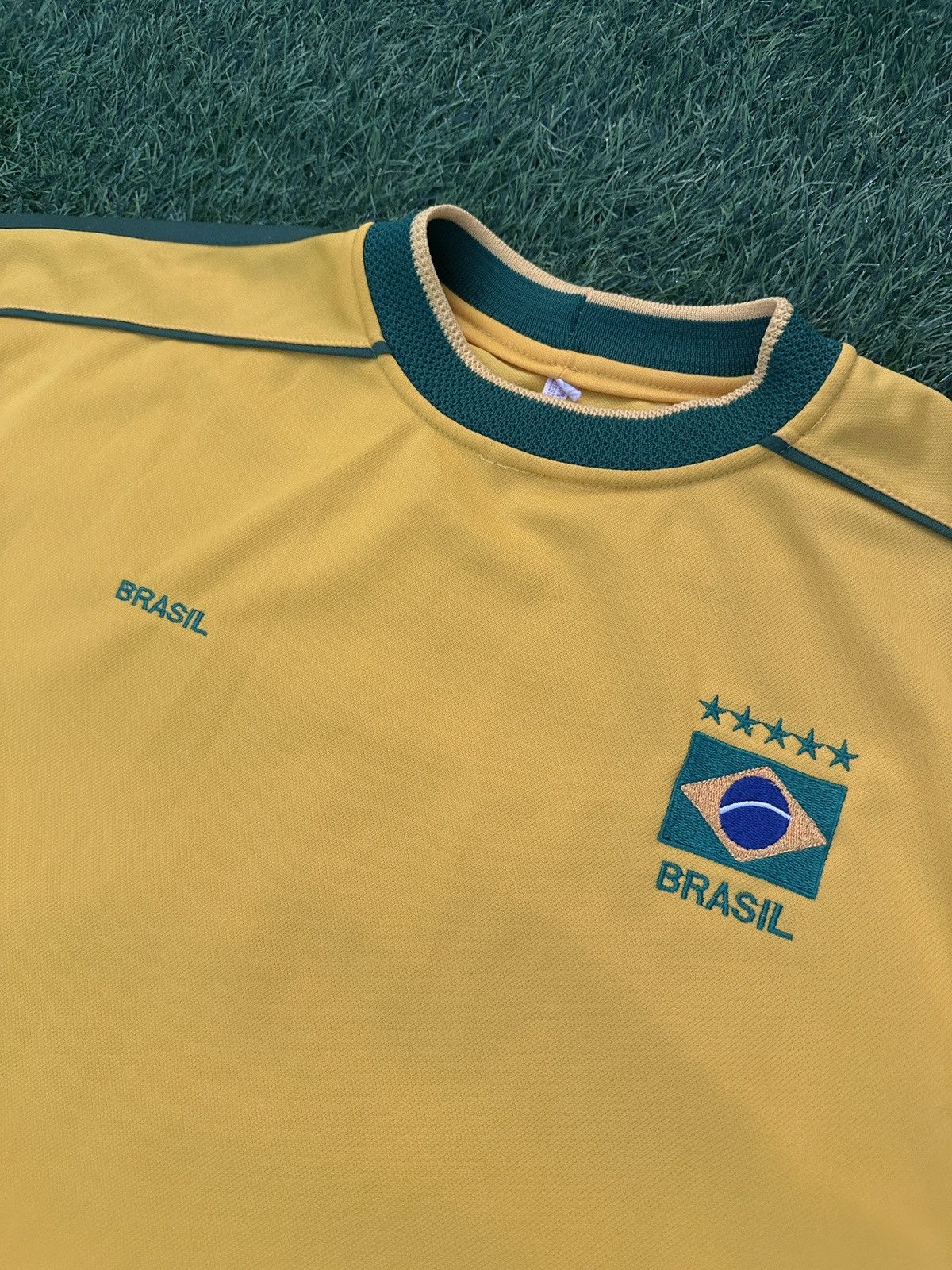 Other Brazil soccer jersey size medium Size US M / EU 48-50 / 2 - 3 Thumbnail