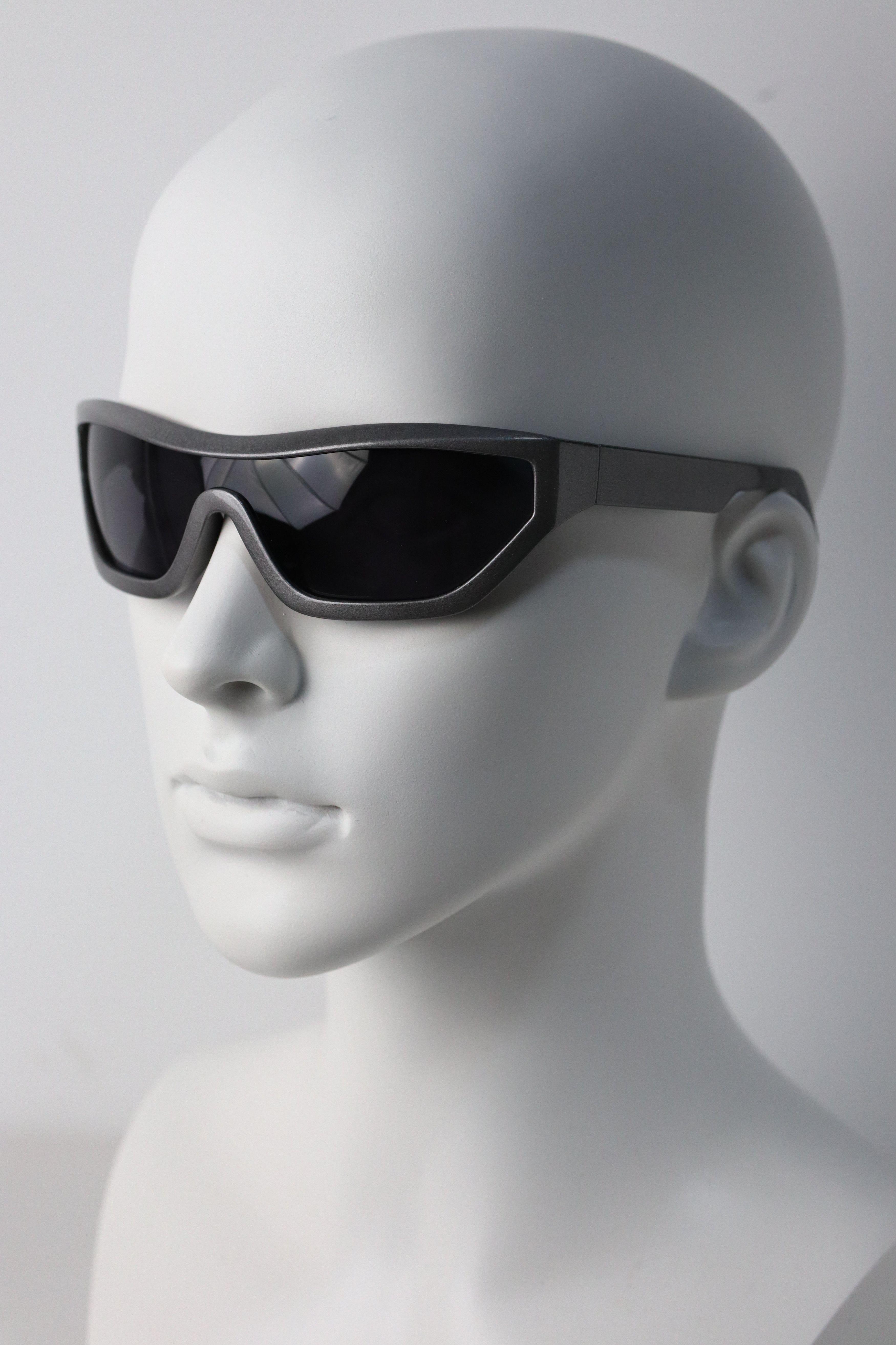 Japanese Brand Y2k Avant Garde Futuristic Rectangle Gunmetal Sunglasses OS Size ONE SIZE - 1 Thumbnail