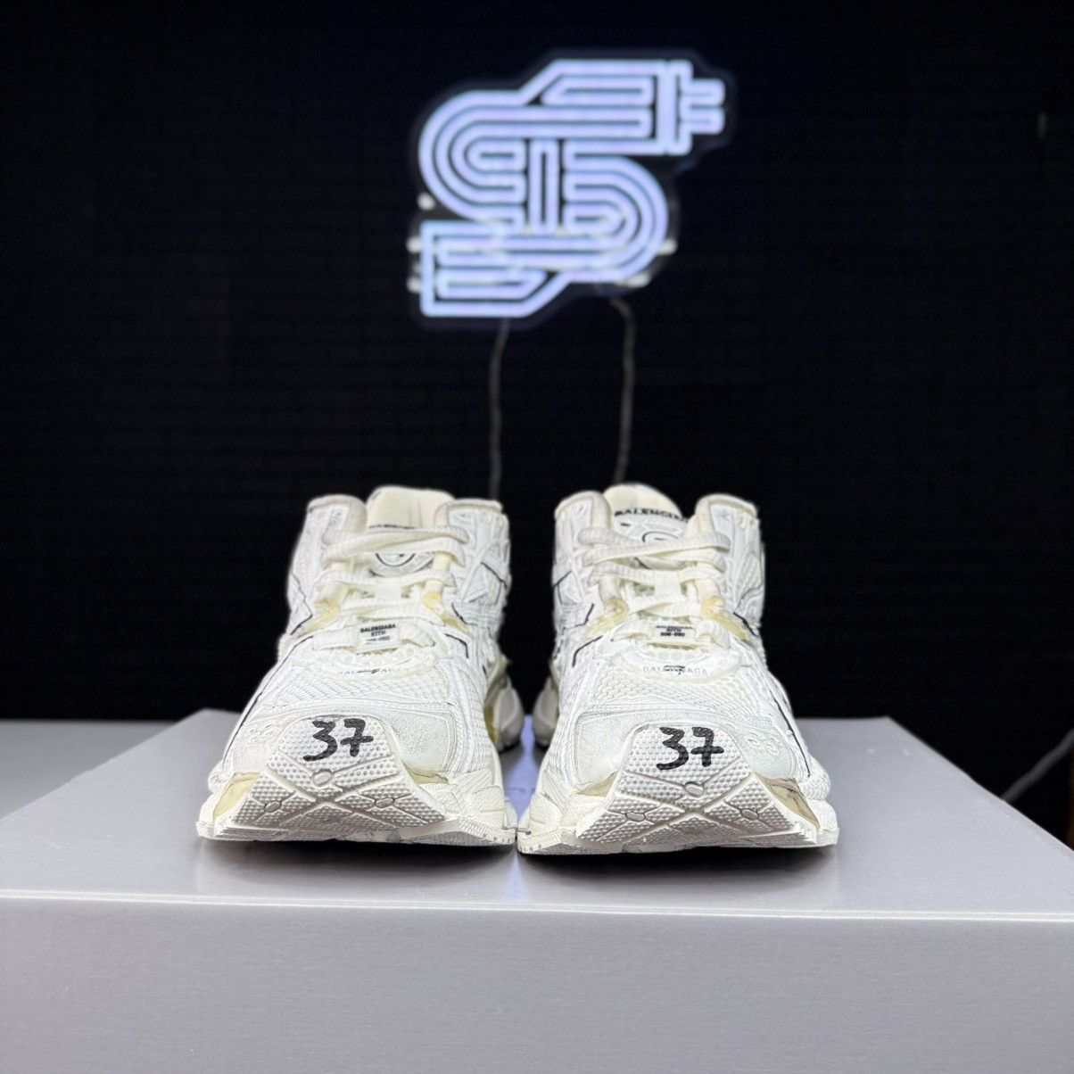 Balenciaga Balenciaga x Kith Runner White/White Size US 7 / IT 37 - 2 Thumbnail