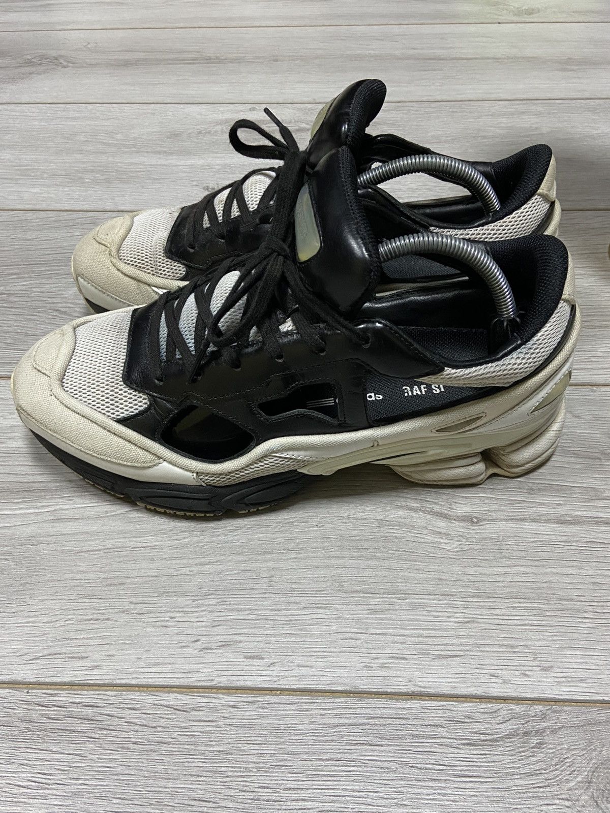 Adidas × Raf Simons Adidas Raf Simons Ozweego Replicant Black/Cream Size US 10 / EU 43 - 8 Thumbnail