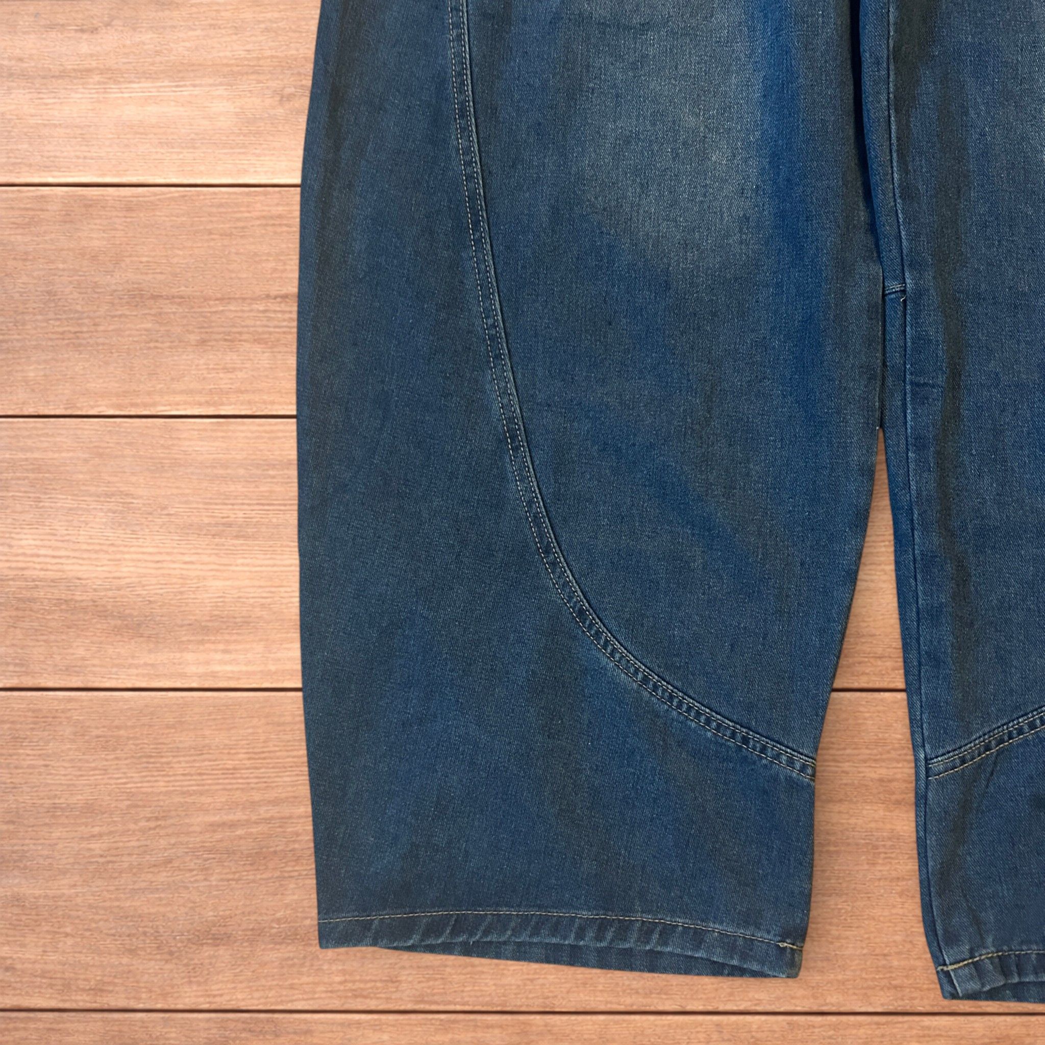 Japanese Brand Vintage style baggy wide leg skater fit jeans in mid blue. Size US 36 / EU 52 - 4 Thumbnail