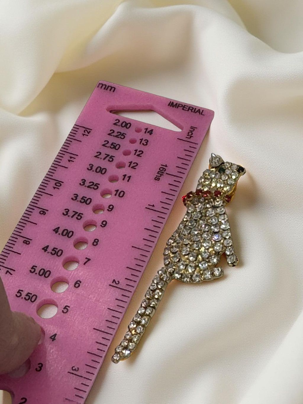 Other Vintage 1950s Rhinestone Cat Brooch Gold Tone Figural Pin Size ONE SIZE - 4 Thumbnail