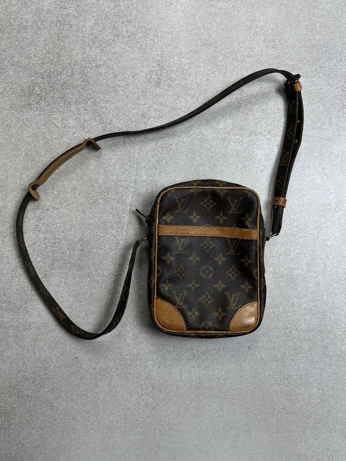 Louis Vuitton Vintage Louis Vuitton Crossbody Bag Rare Size ONE SIZE - 1 Thumbnail
