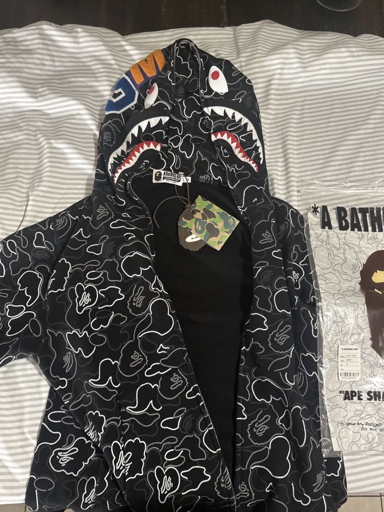 Bape NEON CAMO SHARK FULL ZIP HOODIE MENS Size Medium bag/tag Size US M / EU 48-50 / 2 - 1 Thumbnail