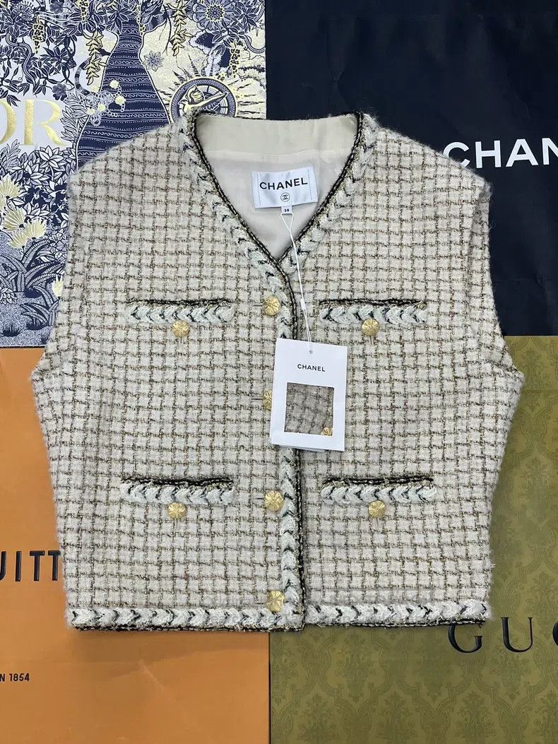 Chanel Chanel 25K new beige colour-blocked tweed plaid vest jacke Size XS / US 0-2 / IT 36-38 - 1 Thumbnail