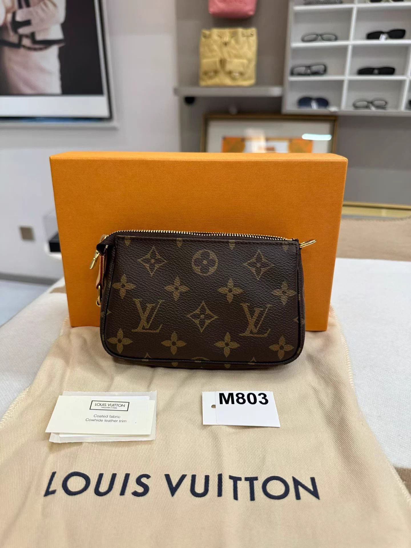 Louis Vuitton LV Monogram Mini Pochette Size ONE SIZE - 4 Thumbnail