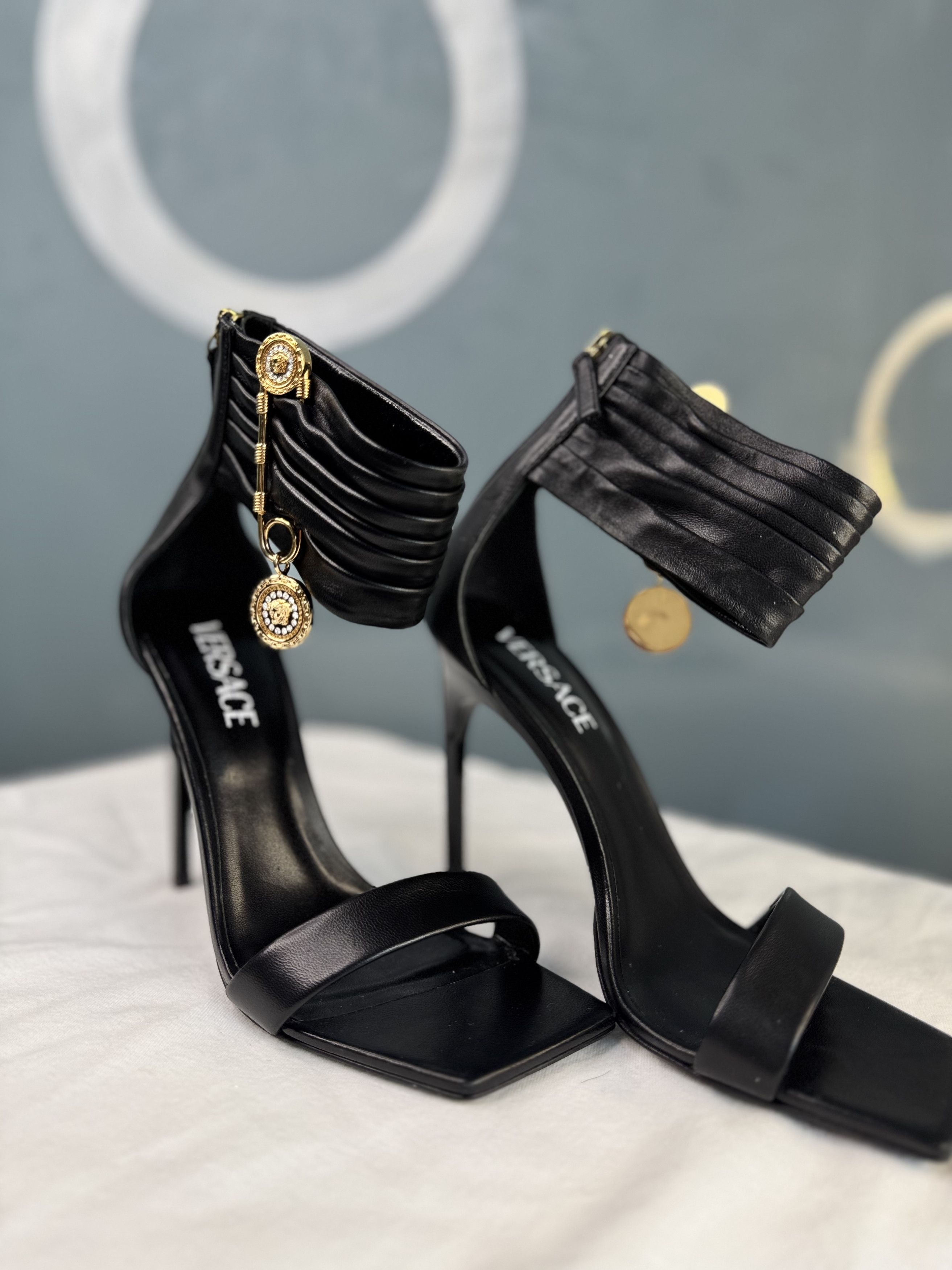 Versace Medusa Safety Pin Heels Size US 8 / IT 38 - 11 Thumbnail