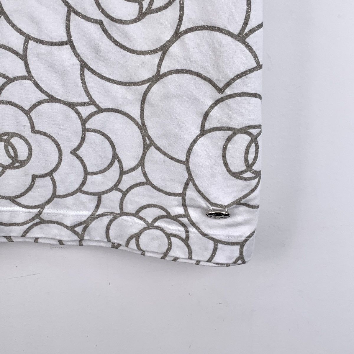Chanel Chanel White Camellia All Over Print Cotton T-Shirt Size XS / US 0-2 / IT 36-38 - 4 Thumbnail