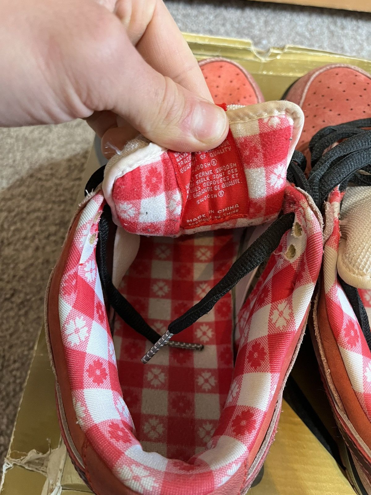 Nike SB Dunk Red Lobster size 9.5 Size US 9.5 / EU 42-43 - 7 Thumbnail