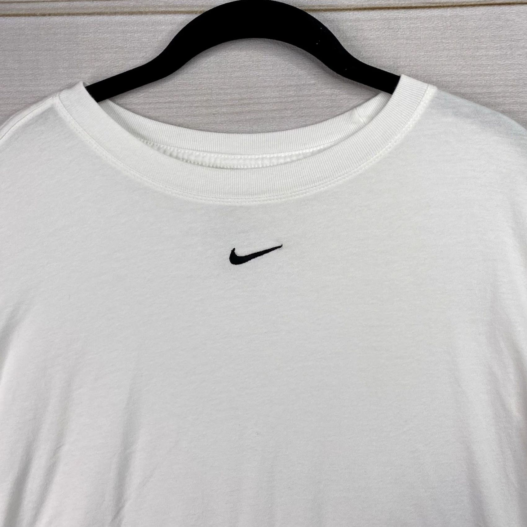 Nike Nike The Nike Tee Mens M White Loose Fit Center Swoosh Short Sleeve Cotton Gym Shirt Size US 31 - 2 Thumbnail