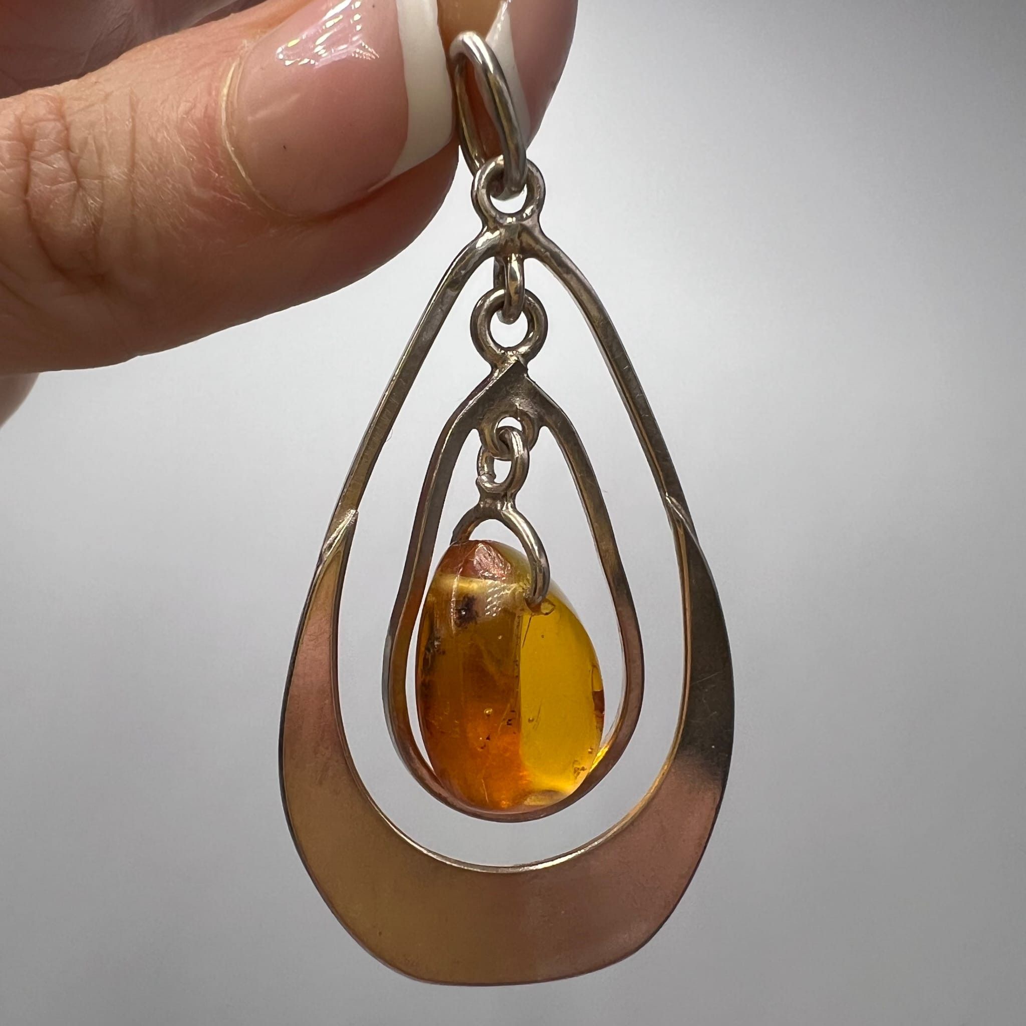 Sterling Silver × Vintage Vintage Style Sterling Silver Teardrop Amber Pendant Jewelry Size ONE SIZE - 1 Thumbnail